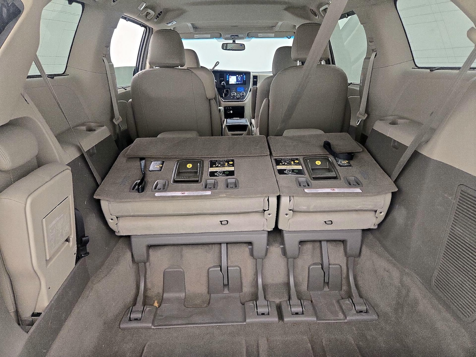 2015 Toyota Sienna XLE - Photo 24