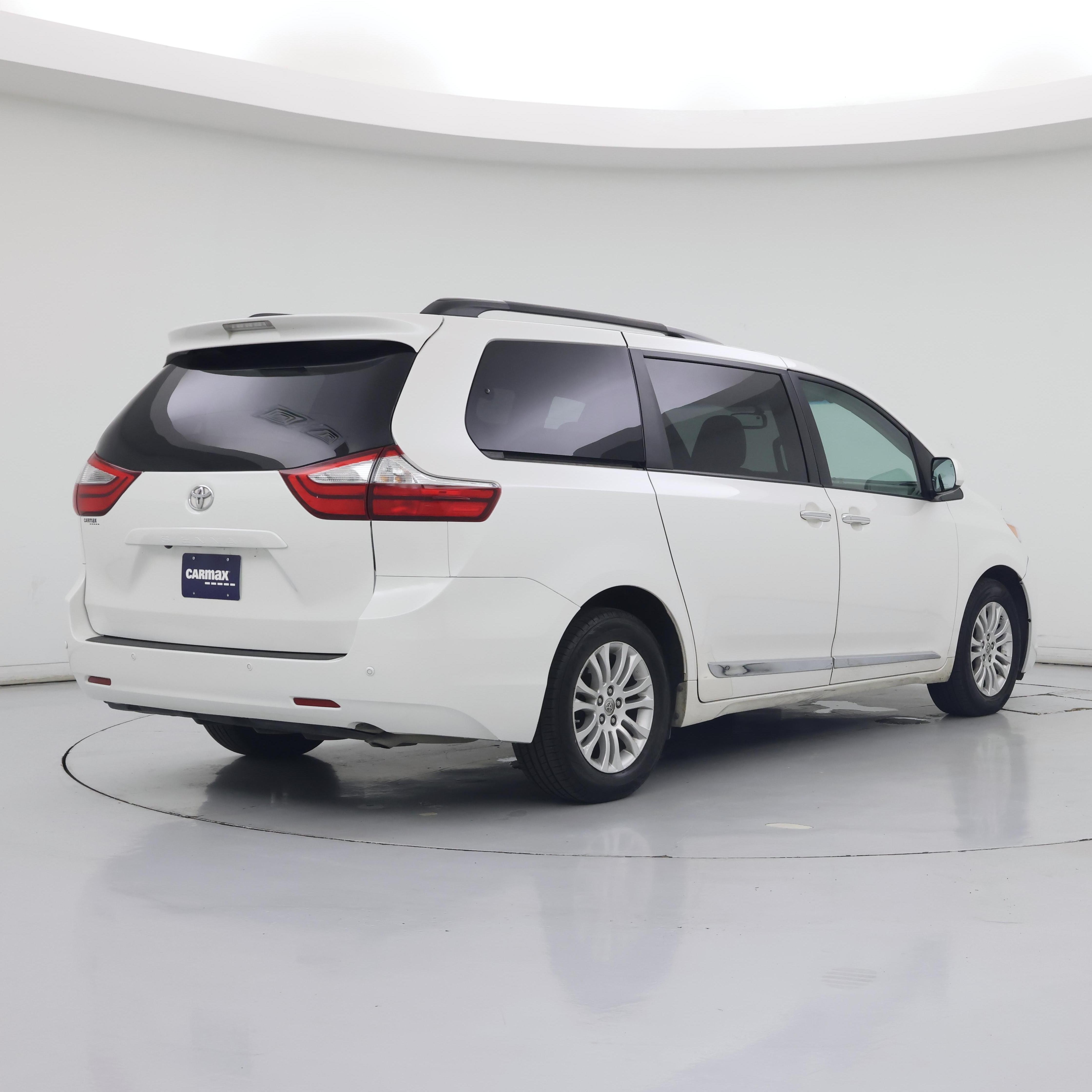 Thumbnail: 2015 Toyota Sienna - 8