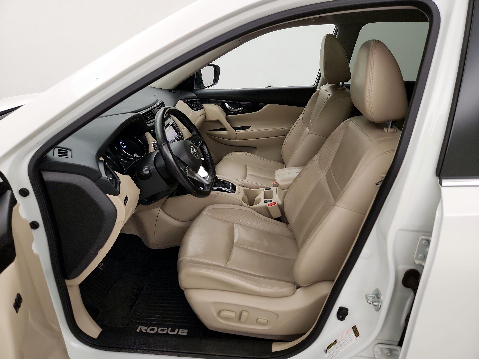 Thumbnail: 2017 Nissan Rogue - 11