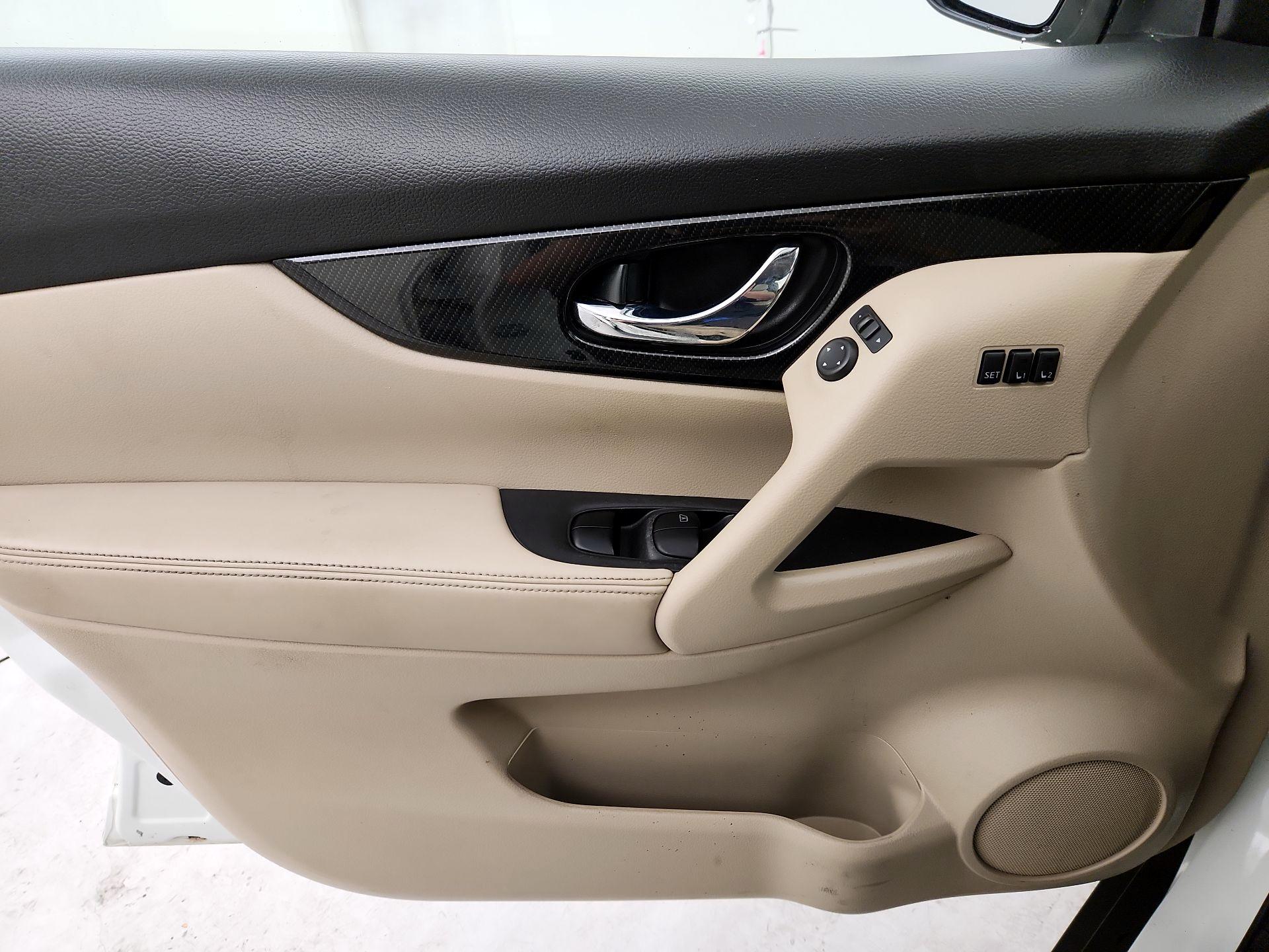 Thumbnail: 2017 Nissan Rogue - 12