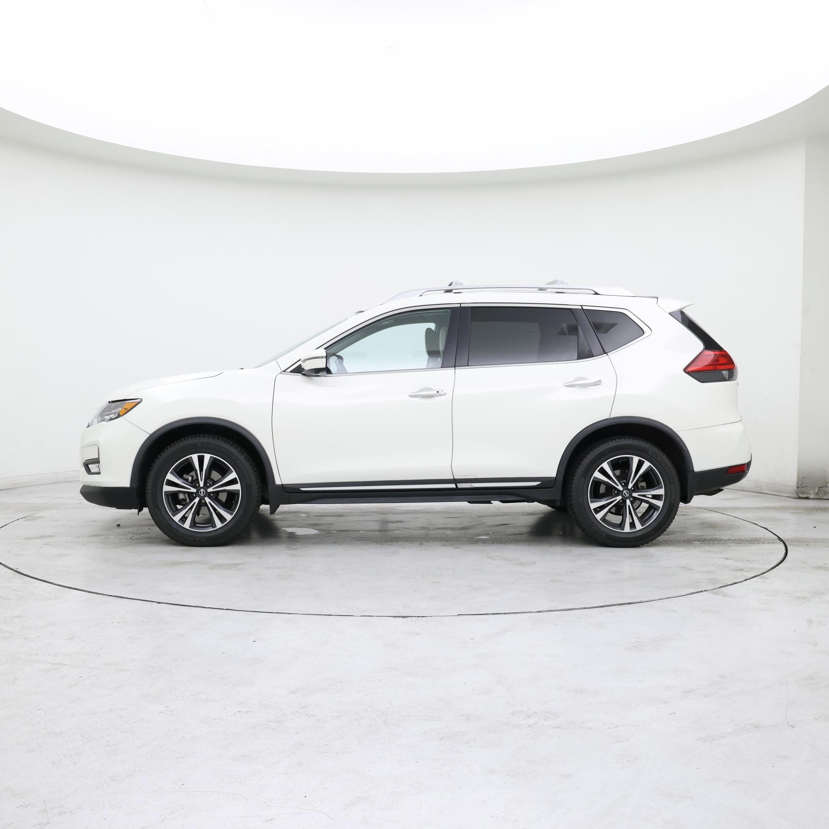 Thumbnail: 2017 Nissan Rogue - 3