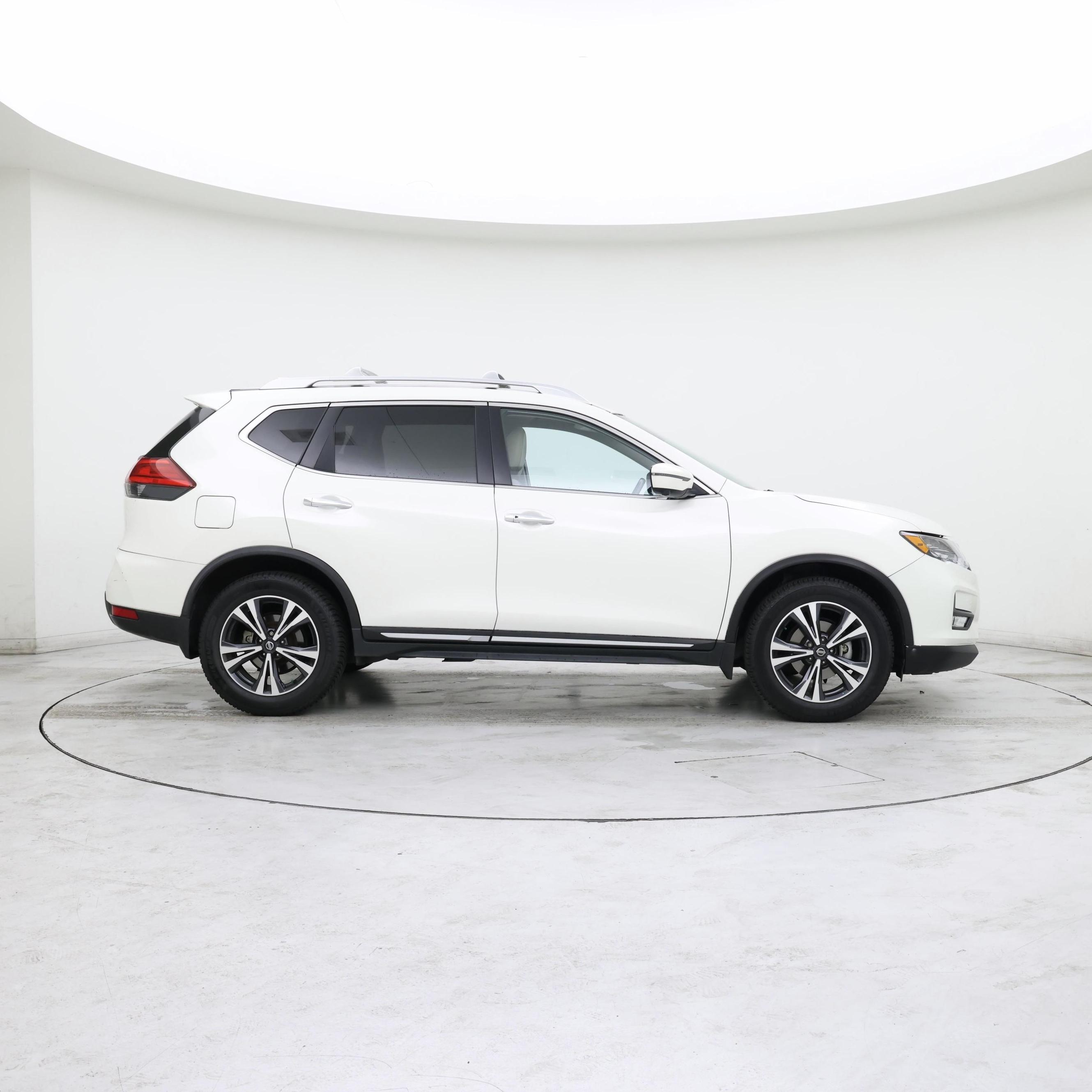 Thumbnail: 2017 Nissan Rogue - 7