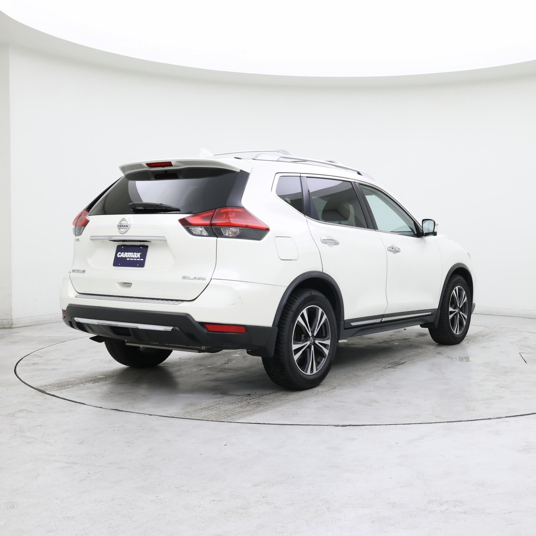 Thumbnail: 2017 Nissan Rogue - 8