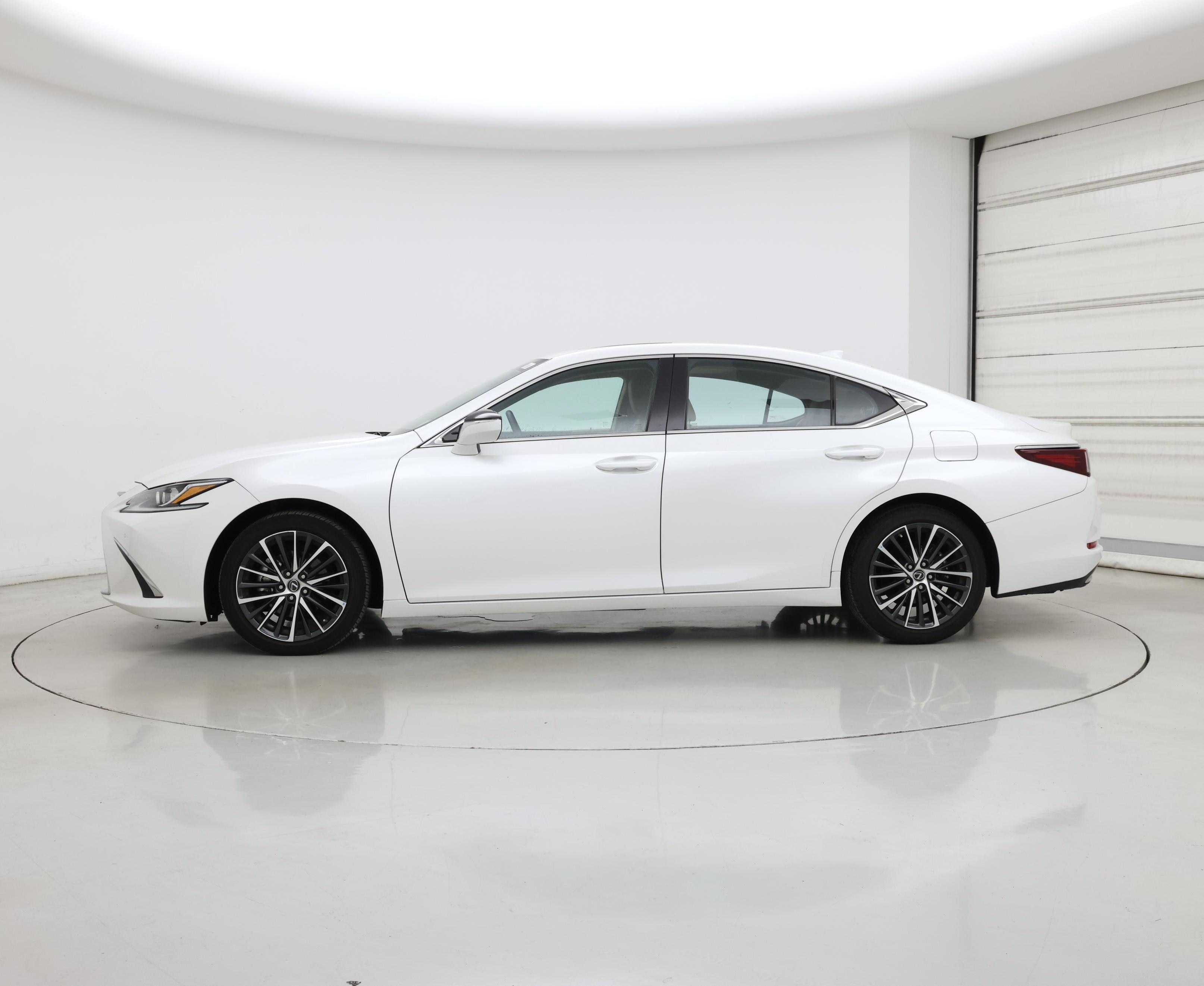Thumbnail: 2024 Lexus ES - 3
