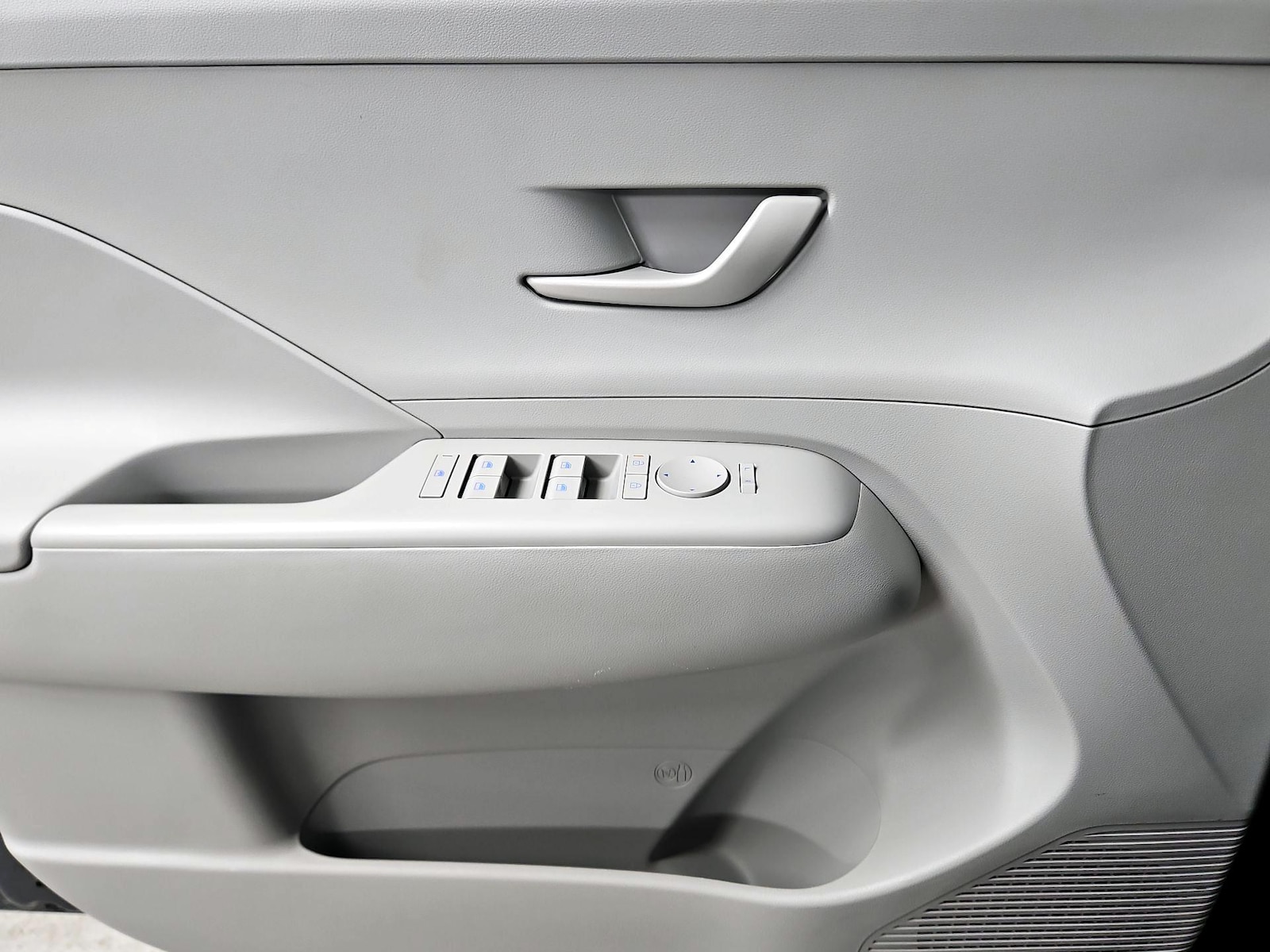 2025 Hyundai Kona SEL - Photo 13