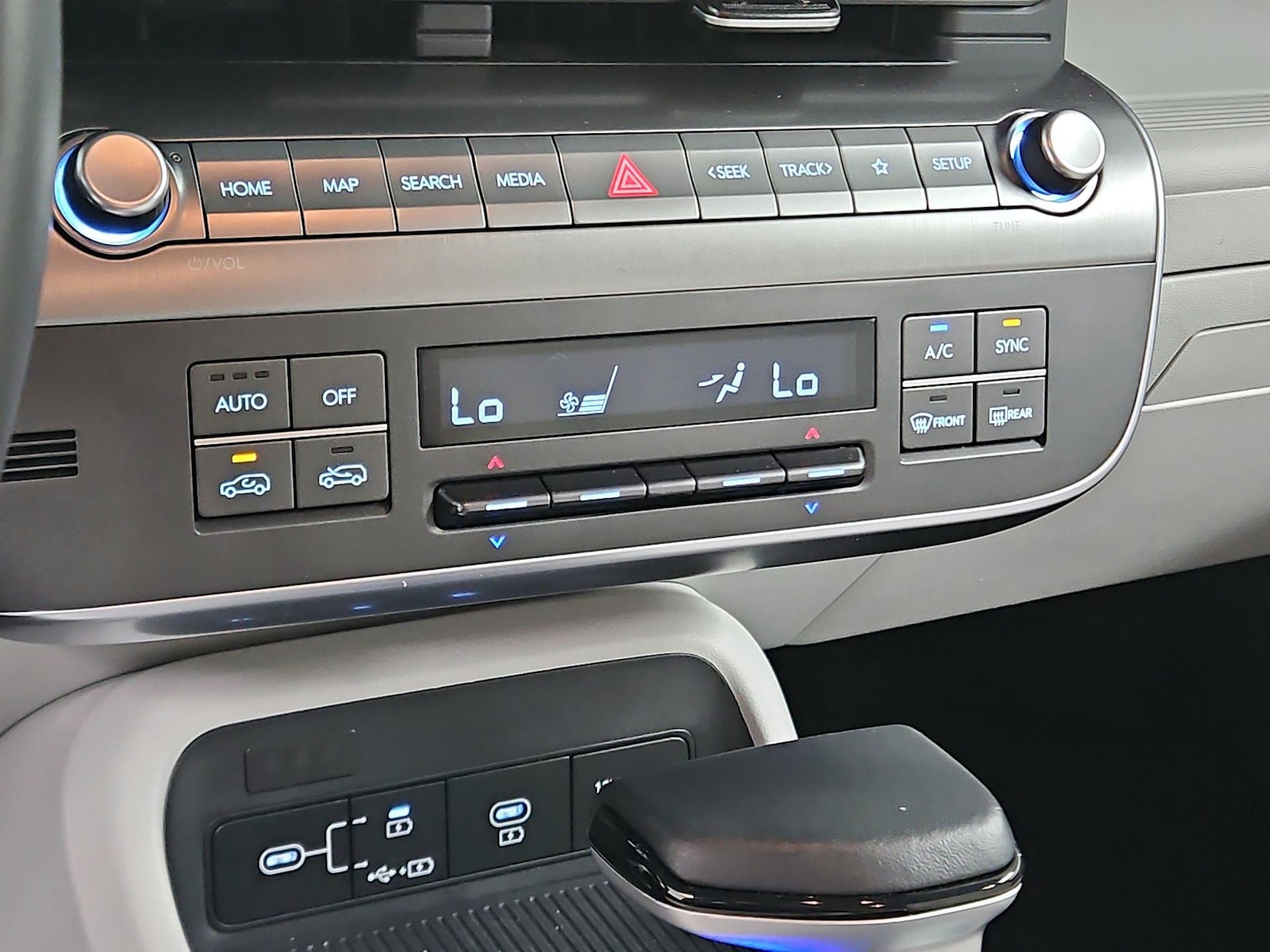 2025 Hyundai Kona SEL - Photo 17