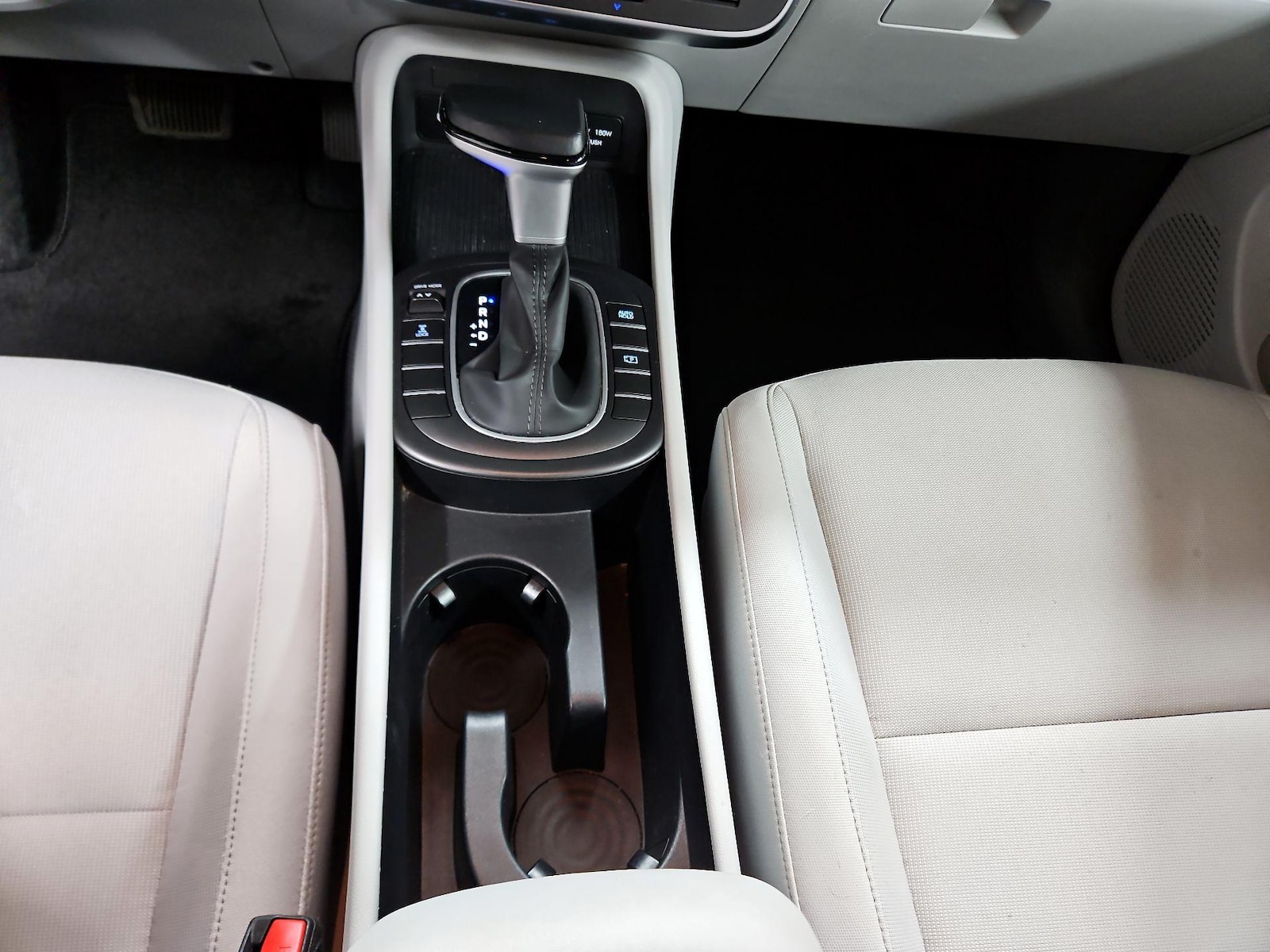 2025 Hyundai Kona SEL - Photo 18