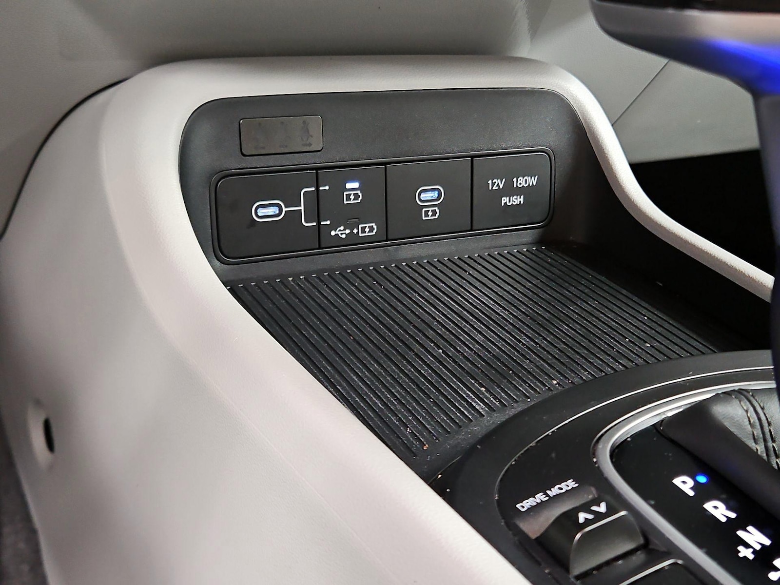 2025 Hyundai Kona SEL - Photo 19