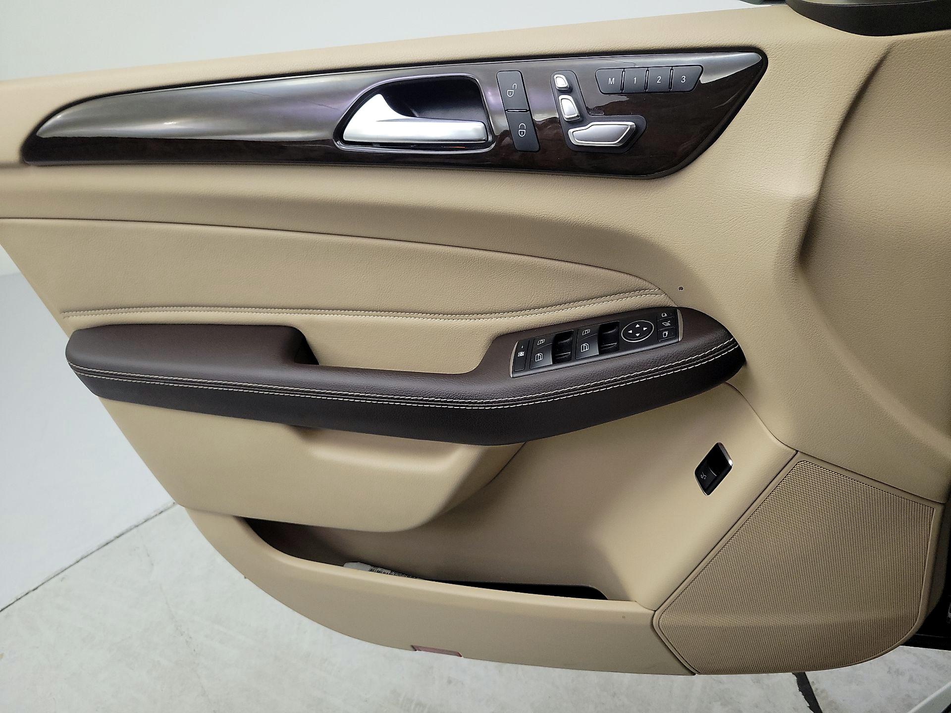 Thumbnail: 2016 Mercedes-Benz GLE - 12