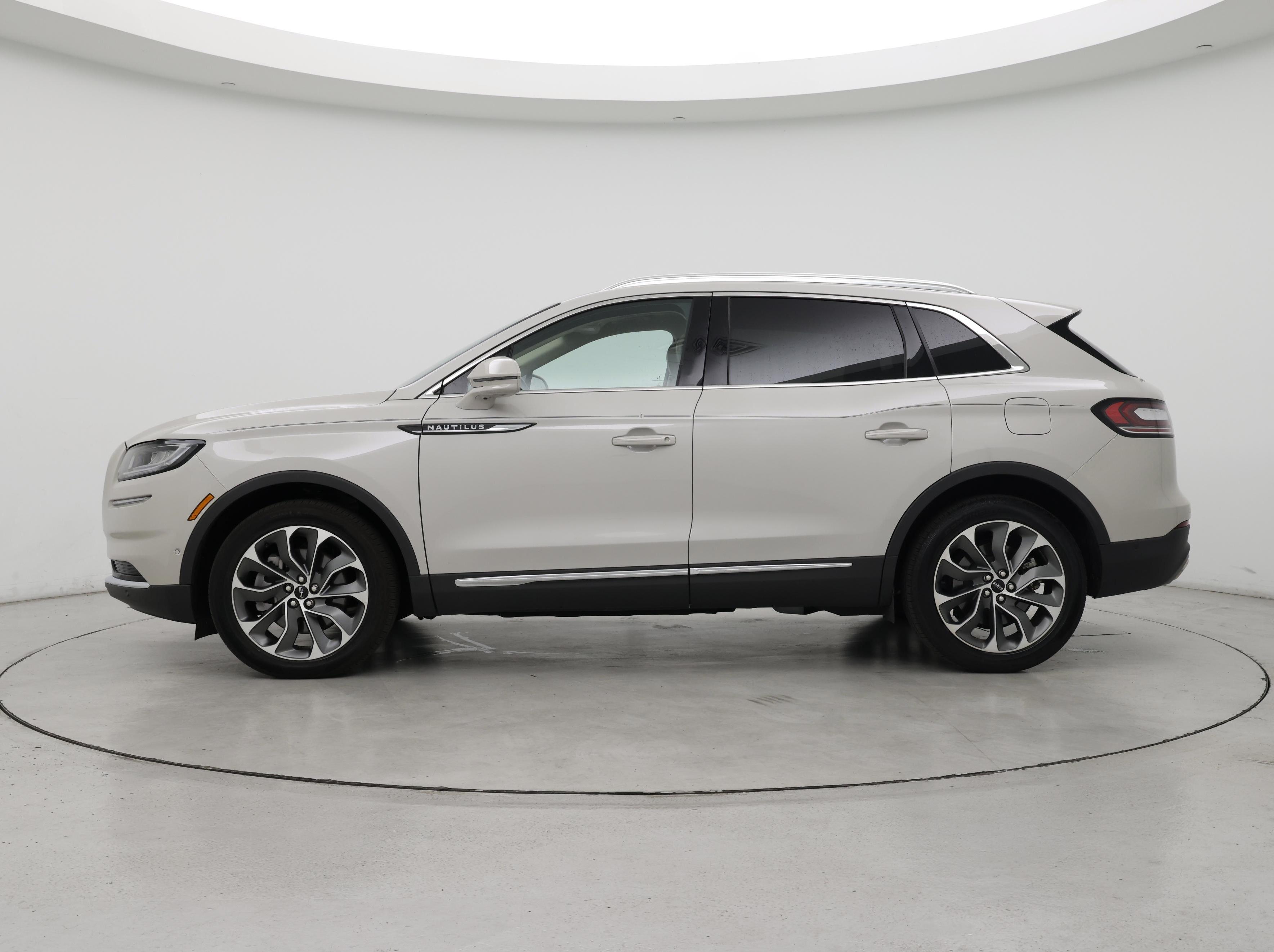 Thumbnail: 2023 Lincoln Nautilus - 3
