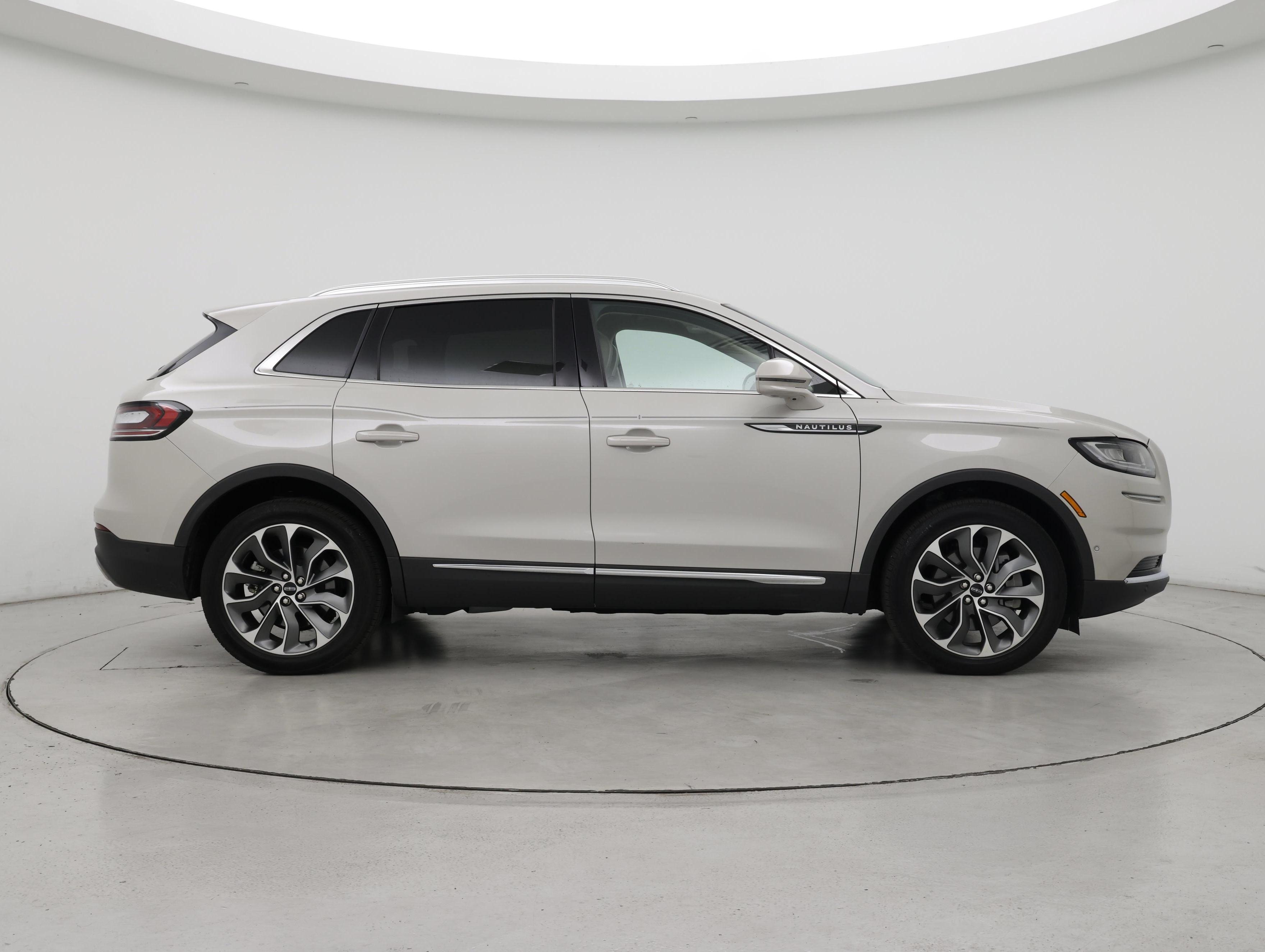 Thumbnail: 2023 Lincoln Nautilus - 7