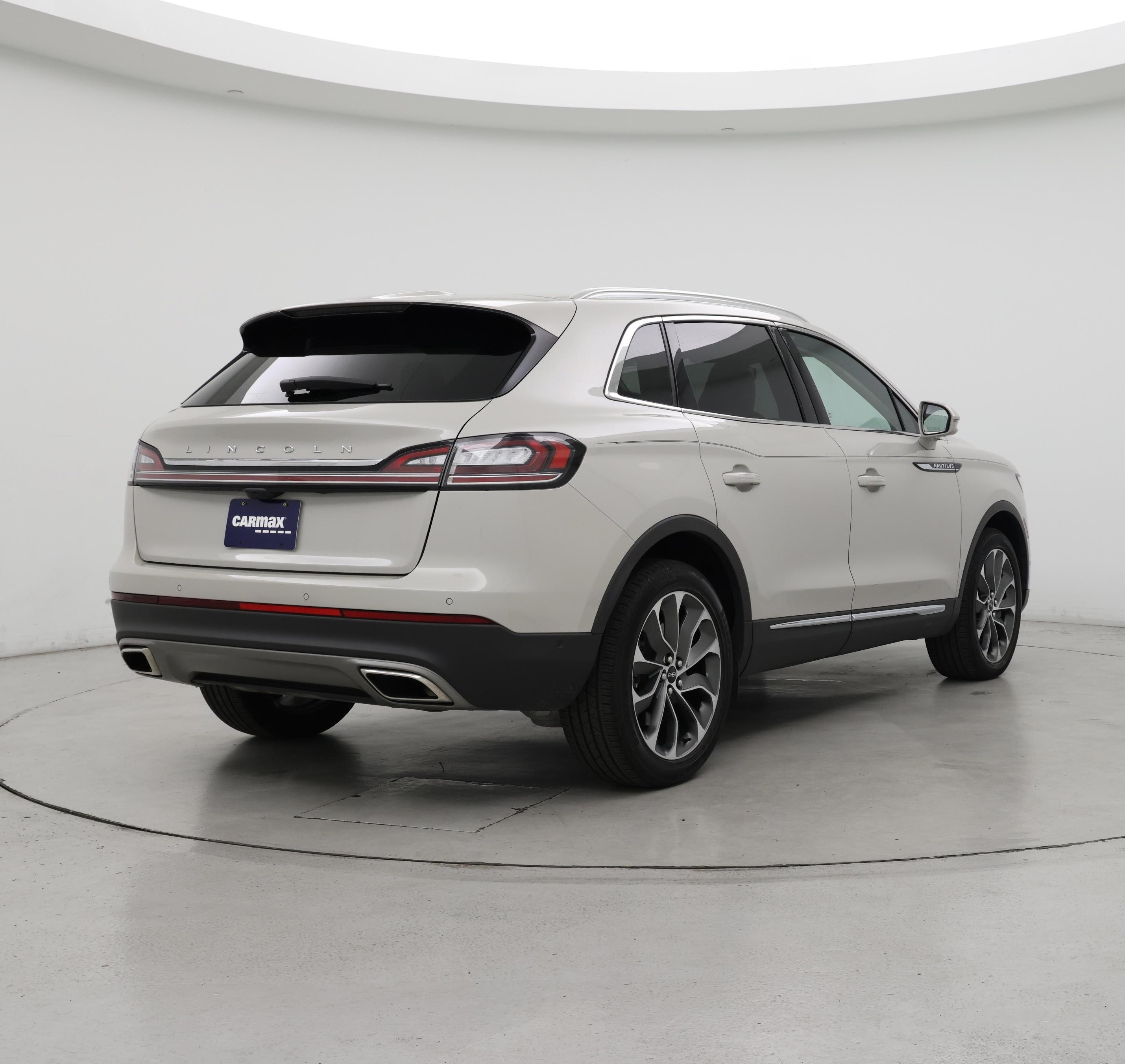 Thumbnail: 2023 Lincoln Nautilus - 8