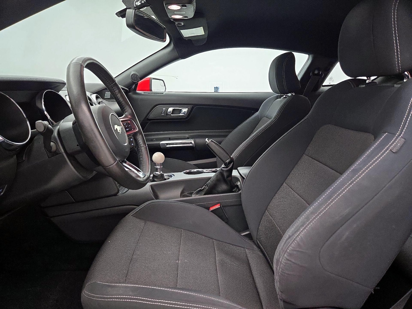 2017 Ford Mustang V6 - Photo 12
