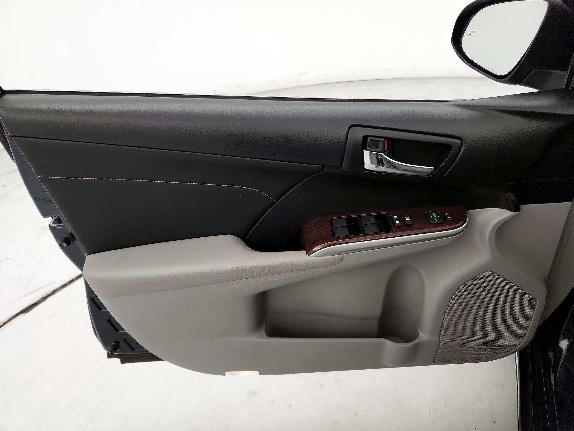 Thumbnail: 2014 Toyota Camry - 12