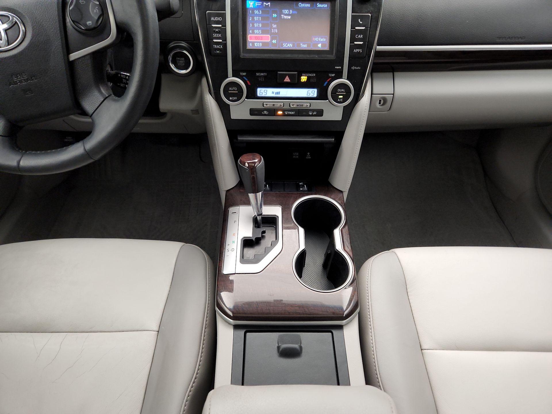 Thumbnail: 2014 Toyota Camry - 17