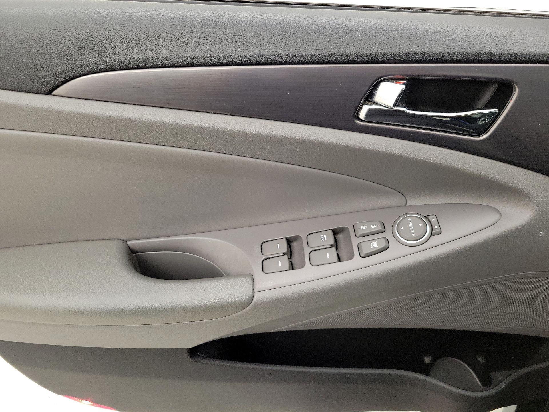 Thumbnail: 2015 Hyundai Sonata - 12