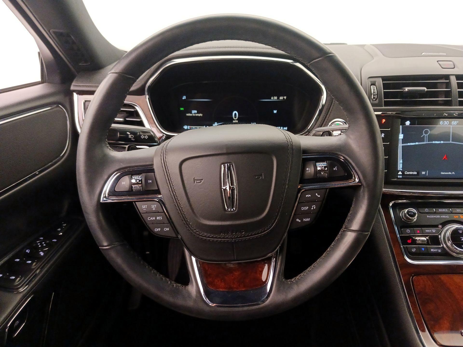 Thumbnail: 2017 Lincoln Continental - 10