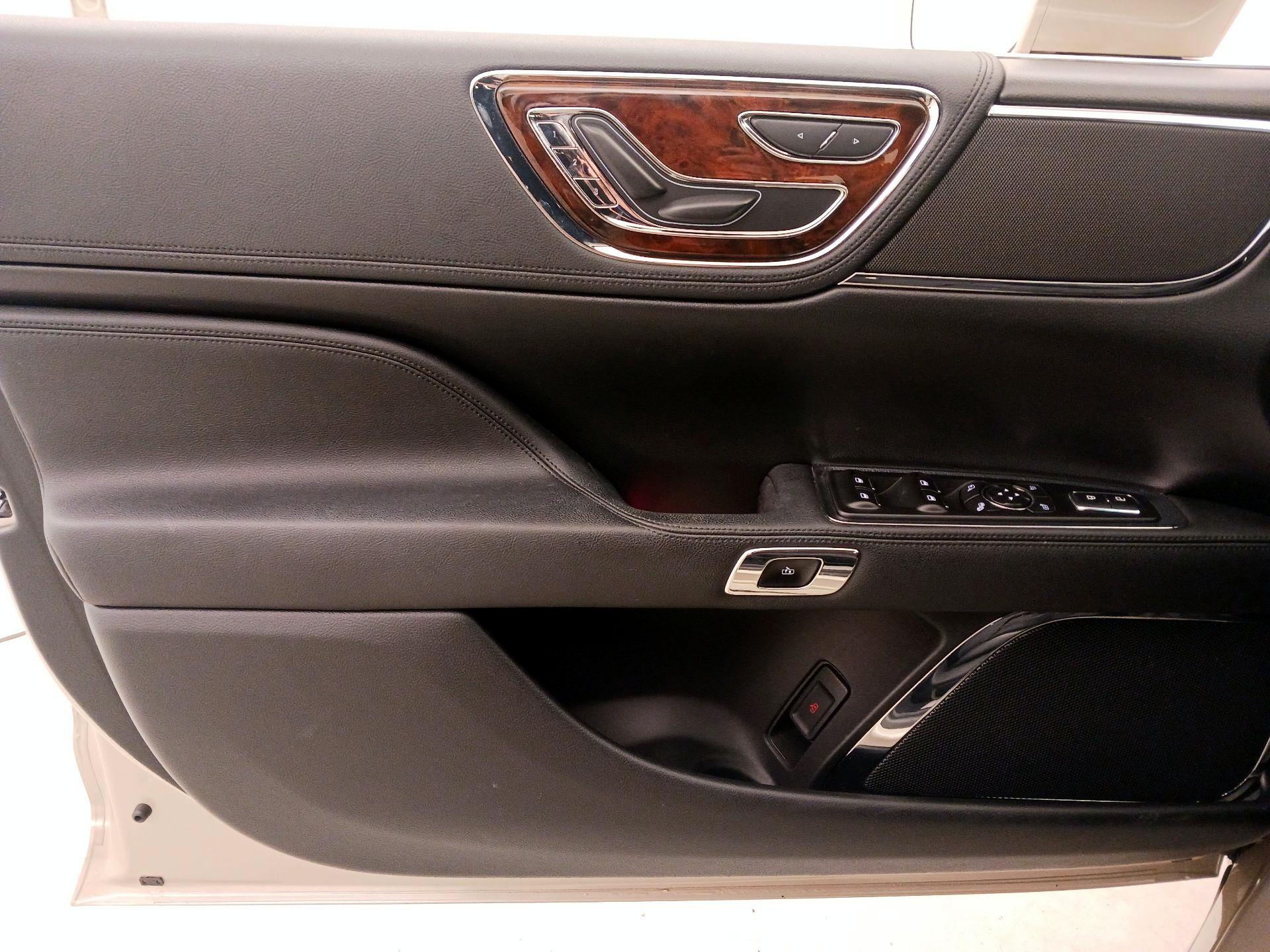 Thumbnail: 2017 Lincoln Continental - 12