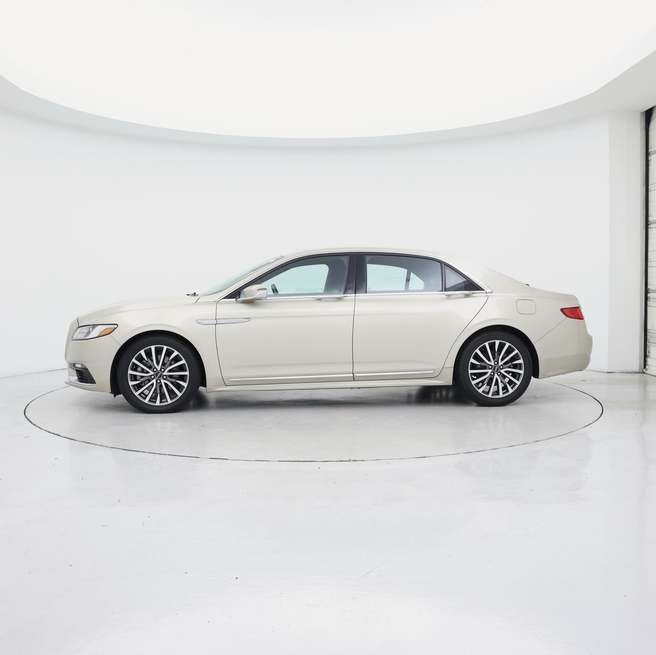 Thumbnail: 2017 Lincoln Continental - 3