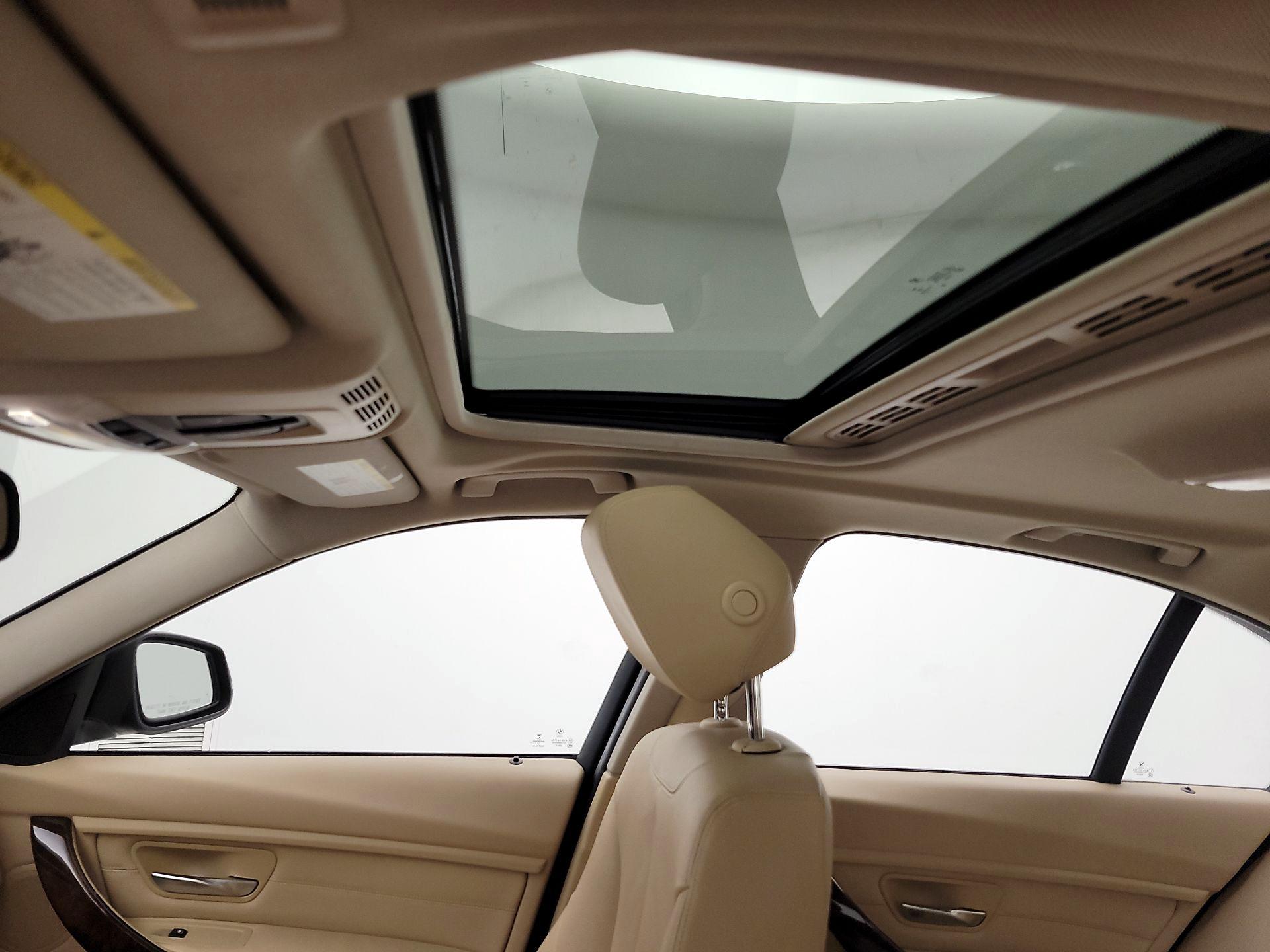 Thumbnail: 2015 BMW 3 Series - 18