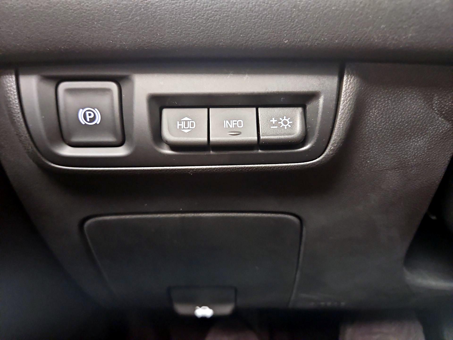 Thumbnail: 2017 Buick LaCrosse - 13