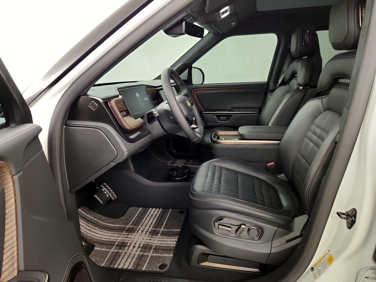 2025 Rivian R1S Ascend - Photo 12