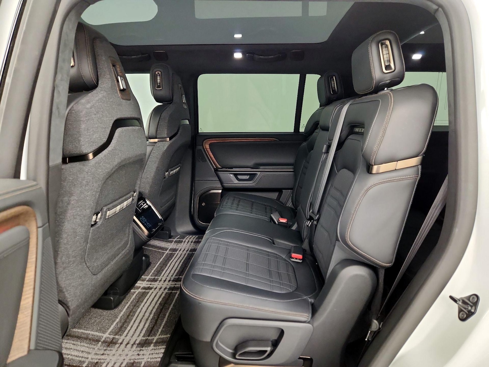 2025 Rivian R1S Ascend - Photo 21