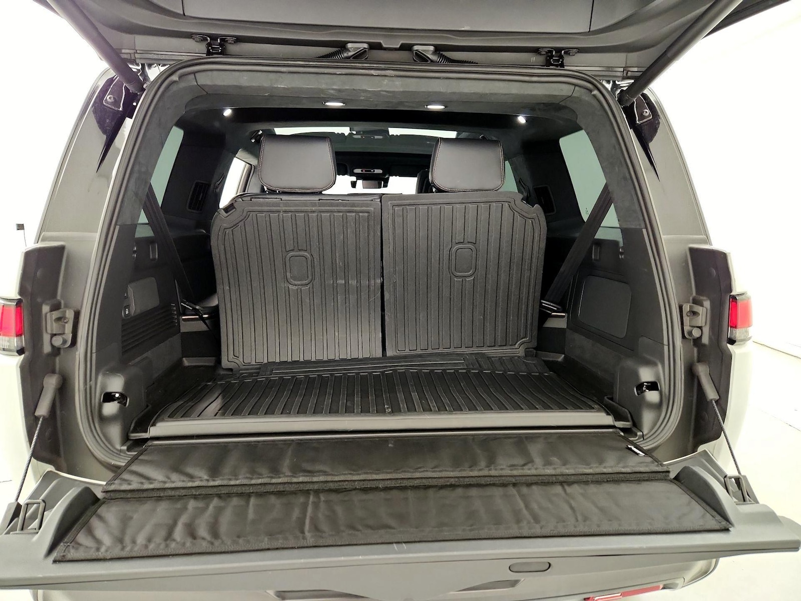 2025 Rivian R1S Ascend - Photo 23