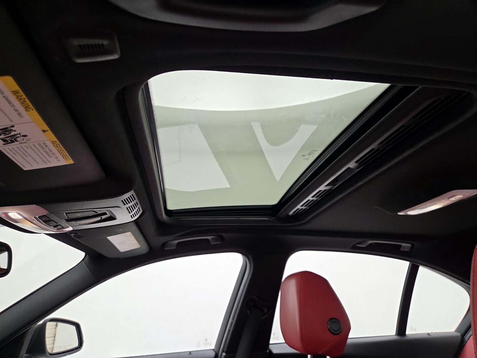 Sunroof(s) & Overhead Airbags