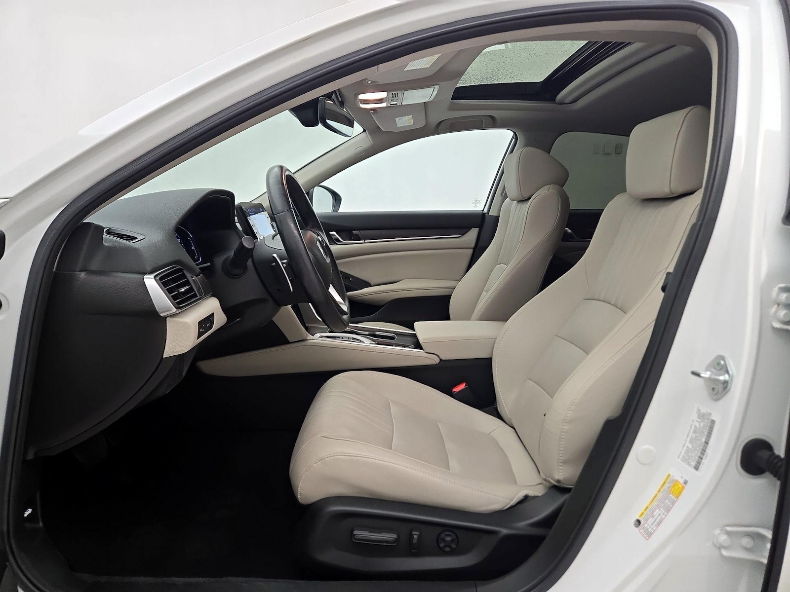 2021 Honda Accord Touring - Photo 12