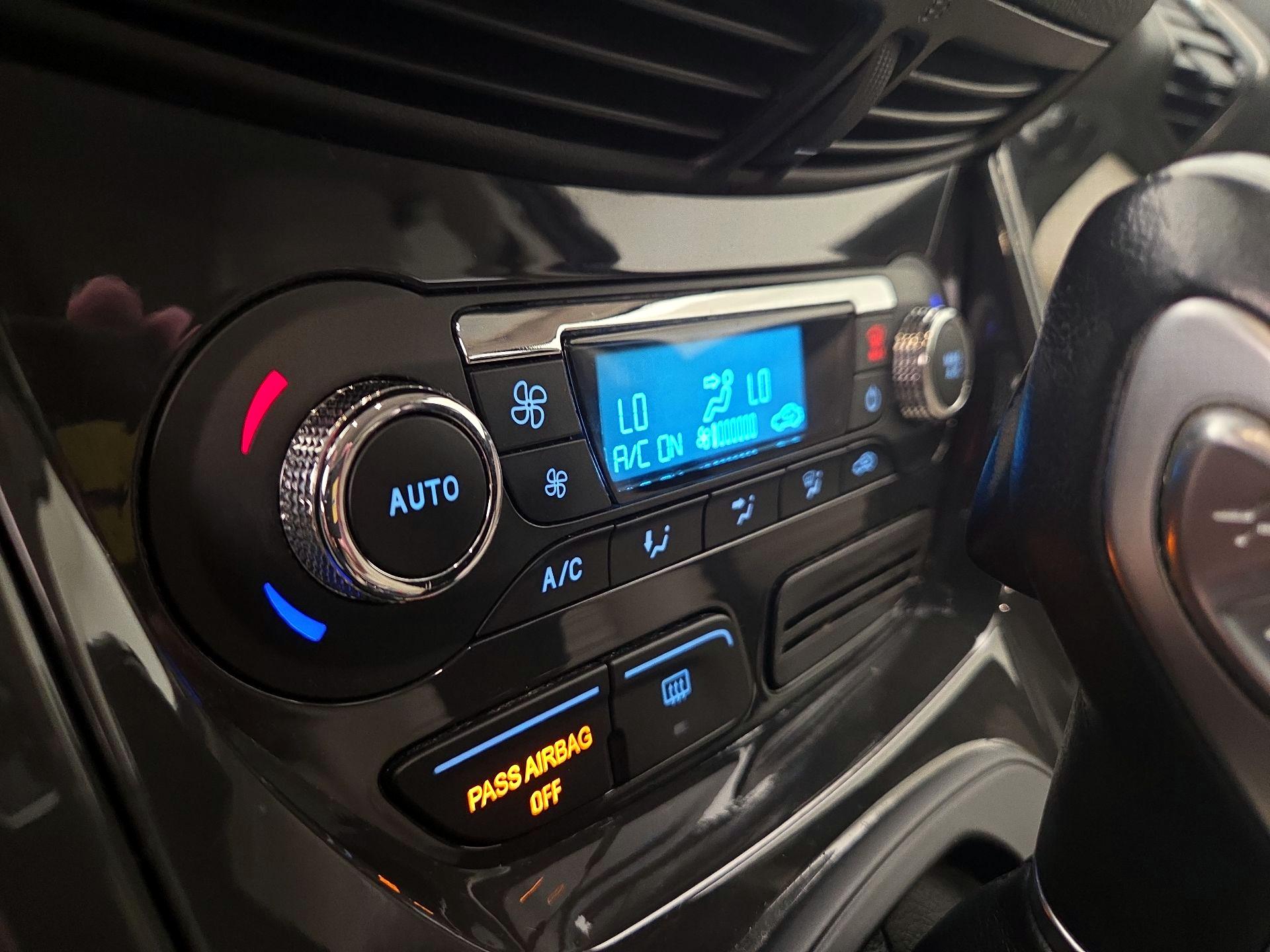 Thumbnail: 2016 Ford Escape - 17