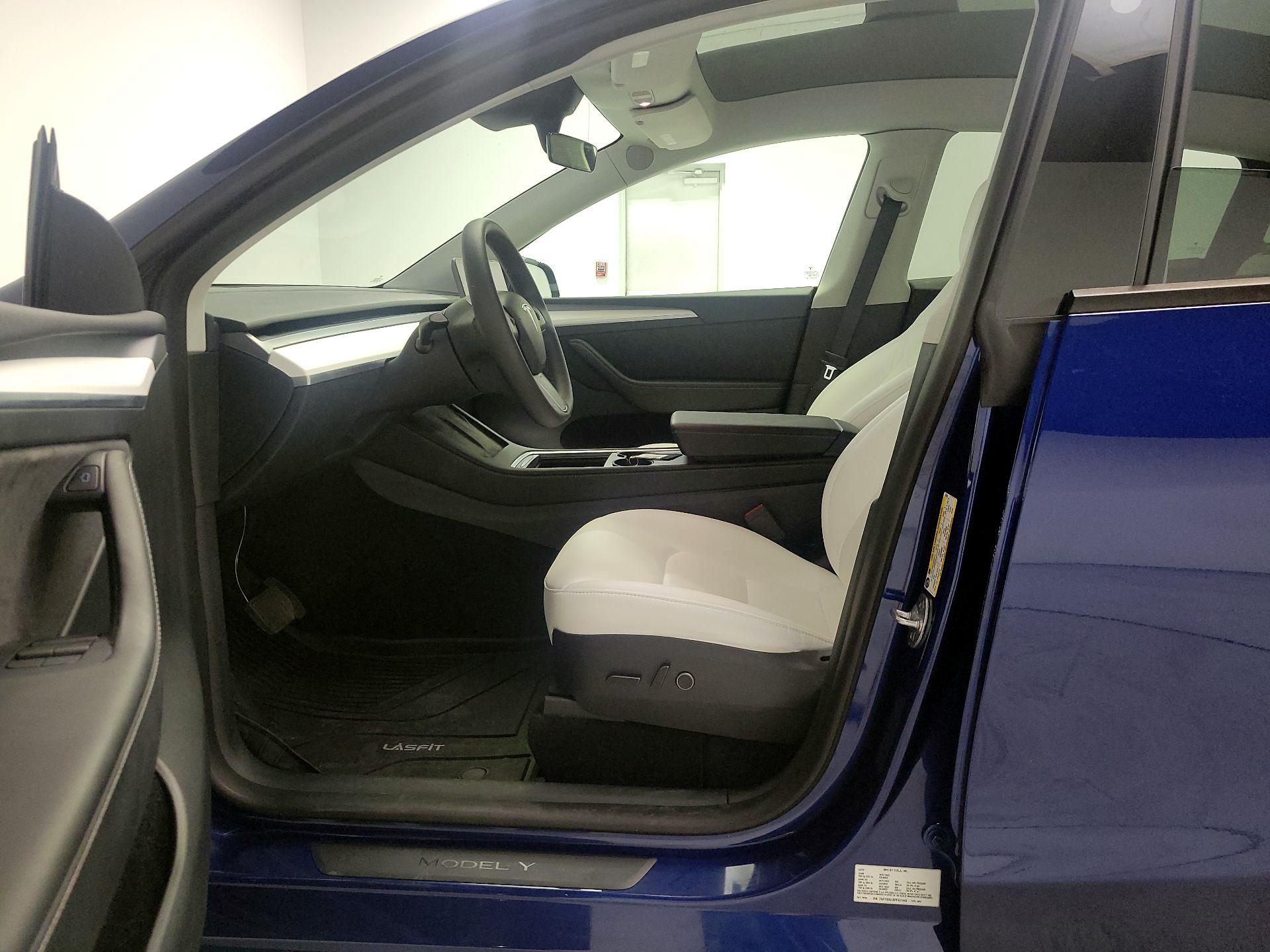 Thumbnail: 2023 Tesla Model Y - 11