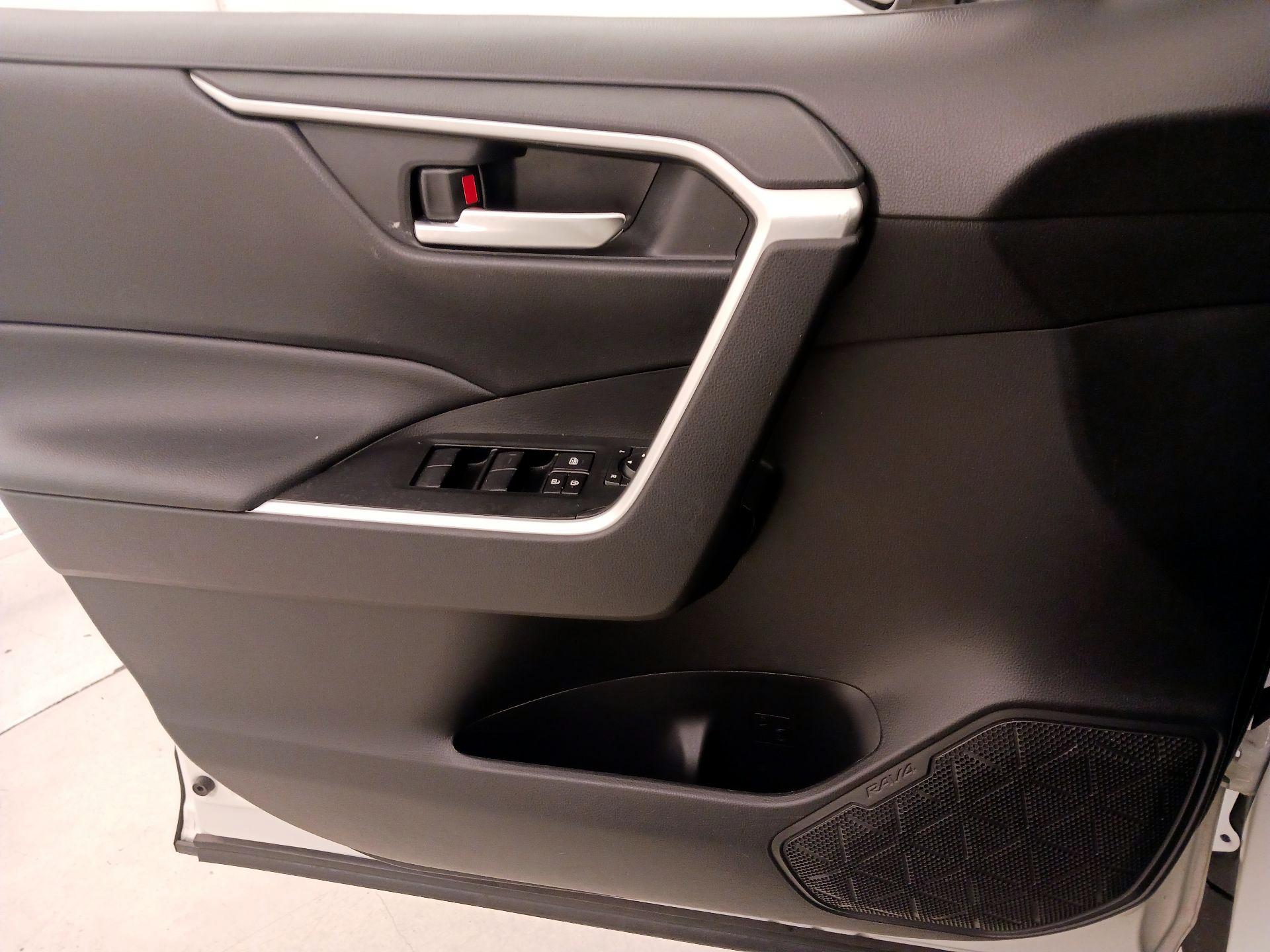 Thumbnail: 2021 Toyota RAV4 - 12