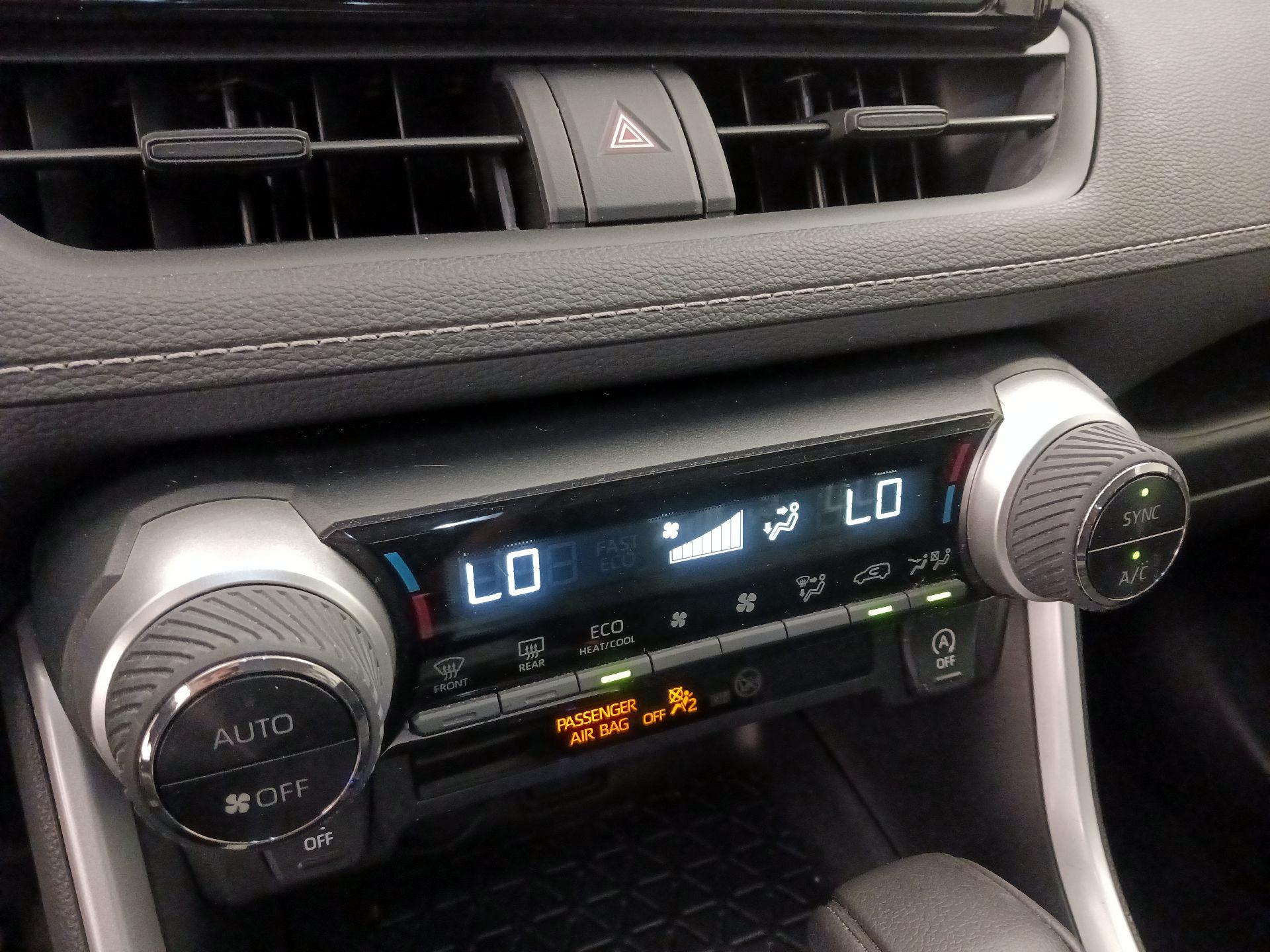 Thumbnail: 2021 Toyota RAV4 - 16