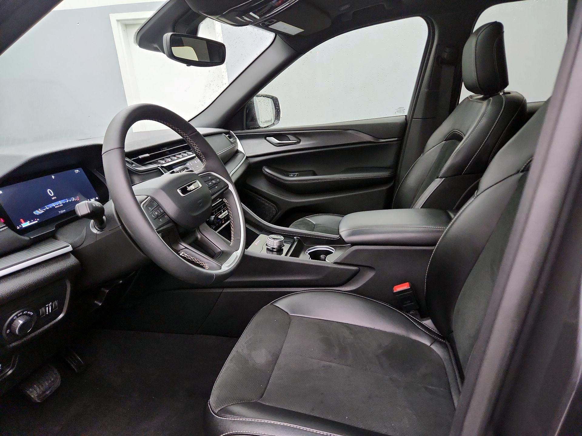 Thumbnail: 2025 Jeep Grand Cherokee - 11