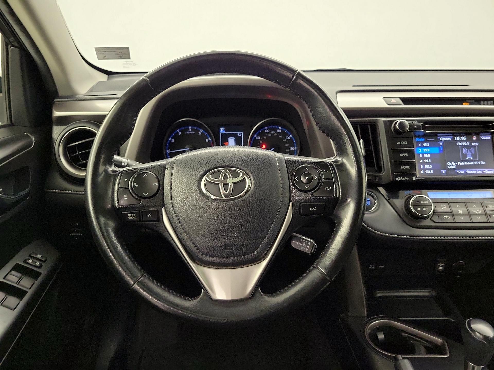 Thumbnail: 2018 Toyota RAV4 - 10