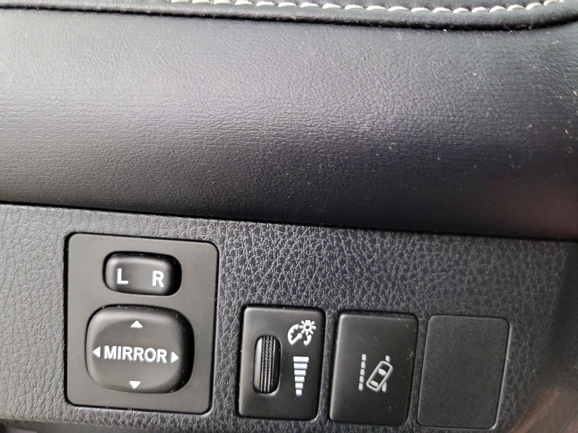 Thumbnail: 2018 Toyota RAV4 - 13