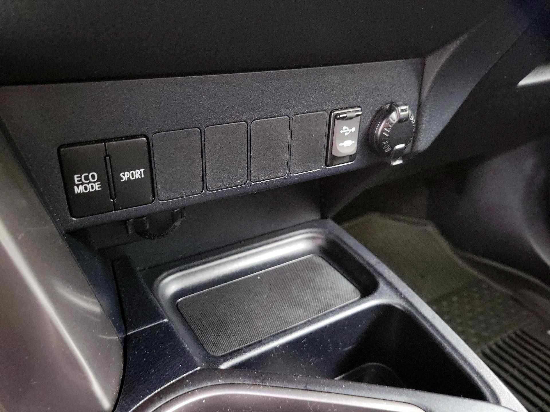 Thumbnail: 2018 Toyota RAV4 - 18