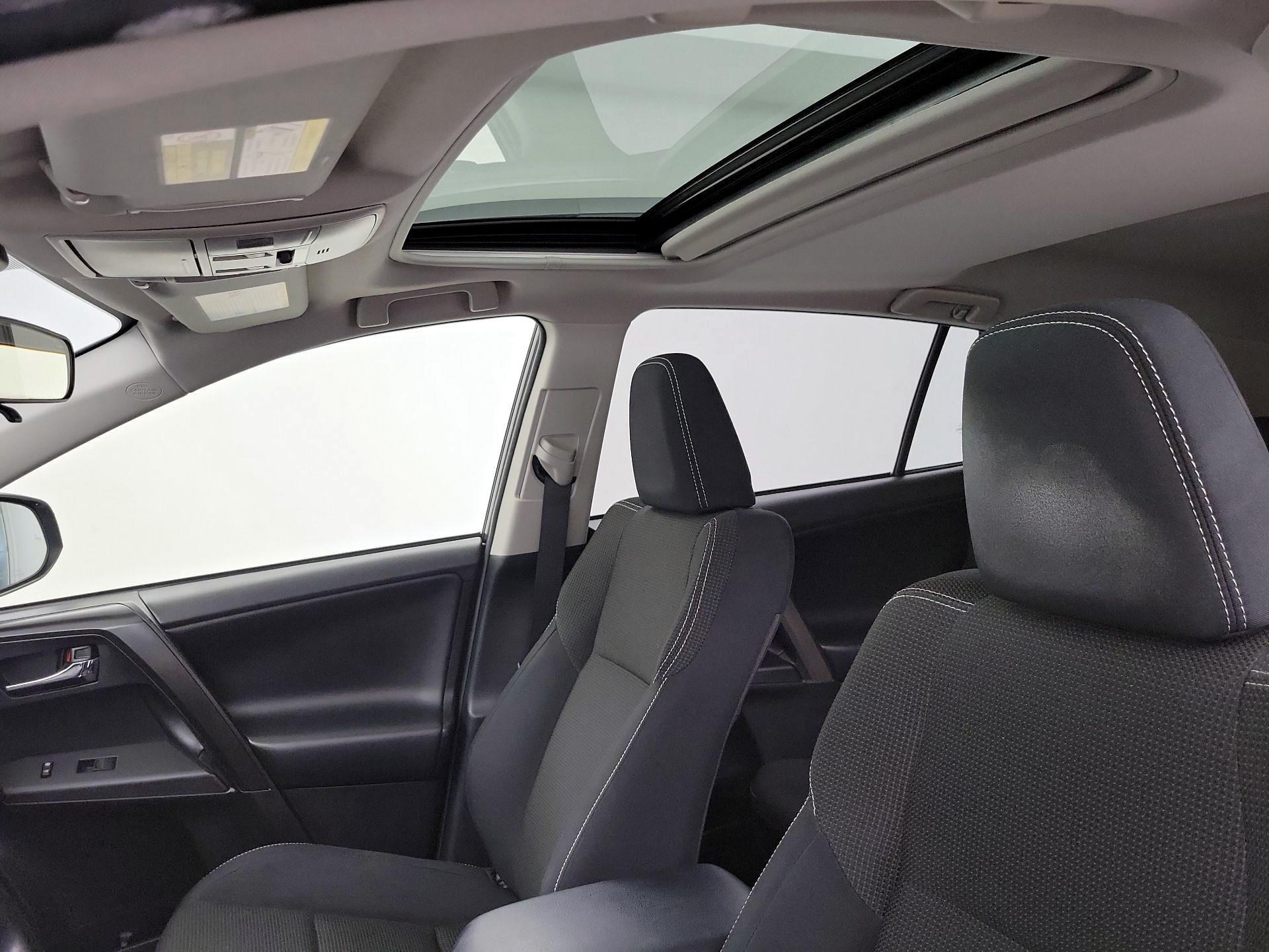 Thumbnail: 2018 Toyota RAV4 - 19
