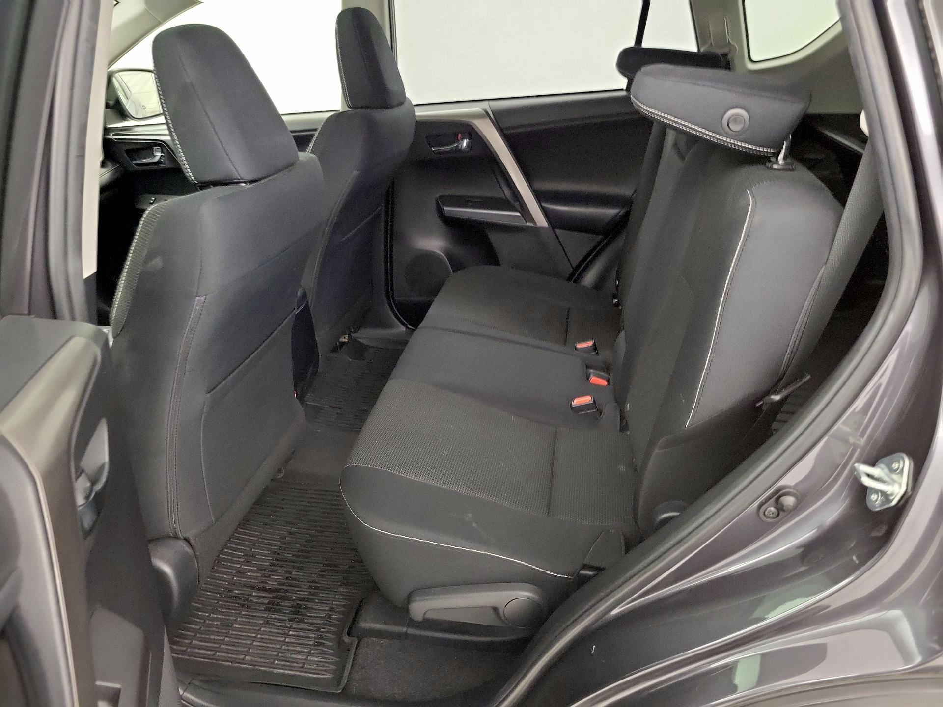 Thumbnail: 2018 Toyota RAV4 - 20