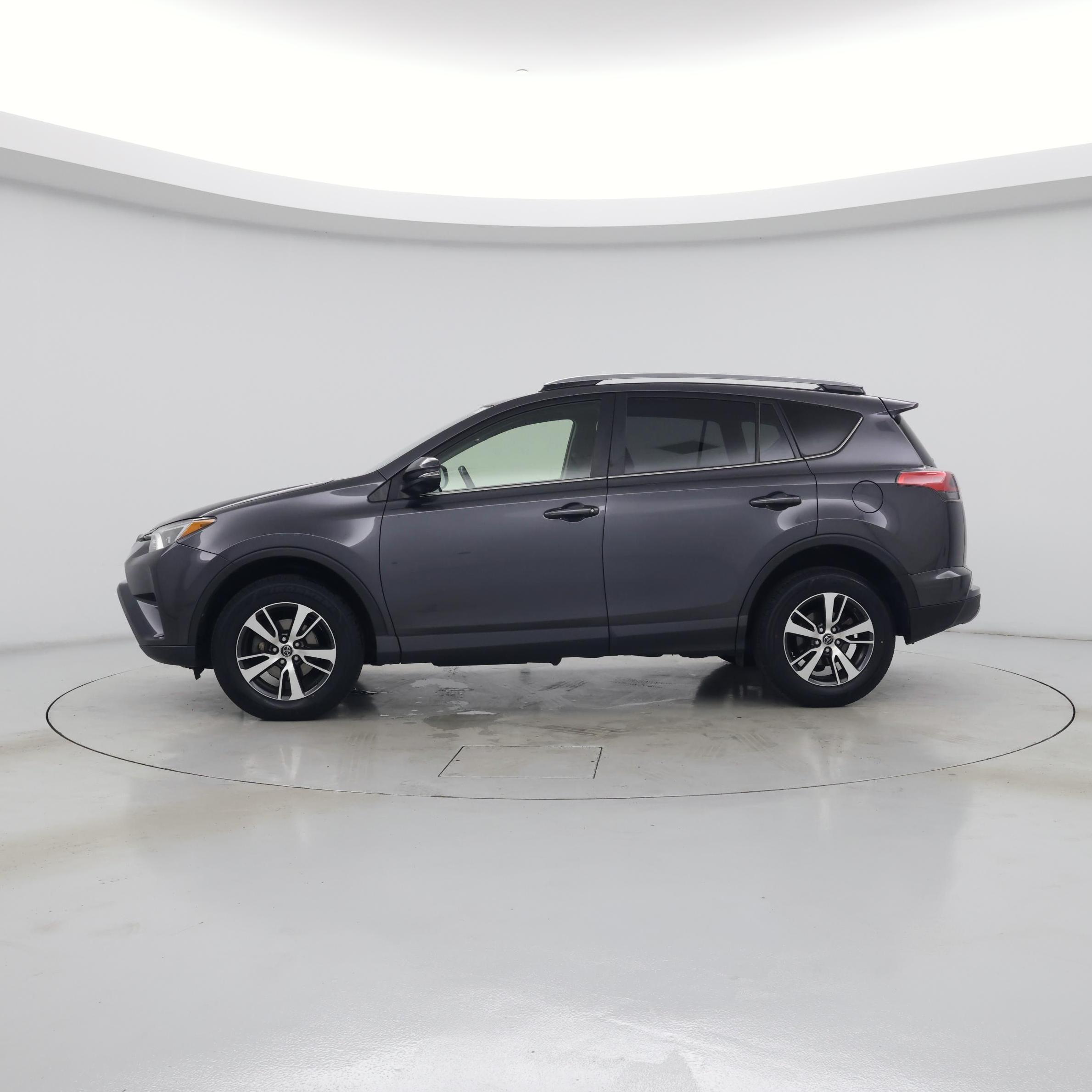 Thumbnail: 2018 Toyota RAV4 - 3