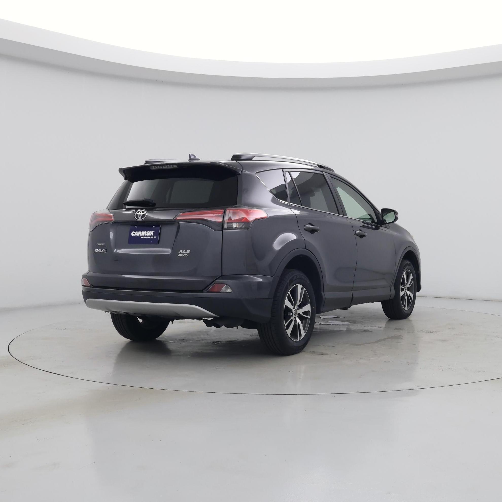 Thumbnail: 2018 Toyota RAV4 - 8