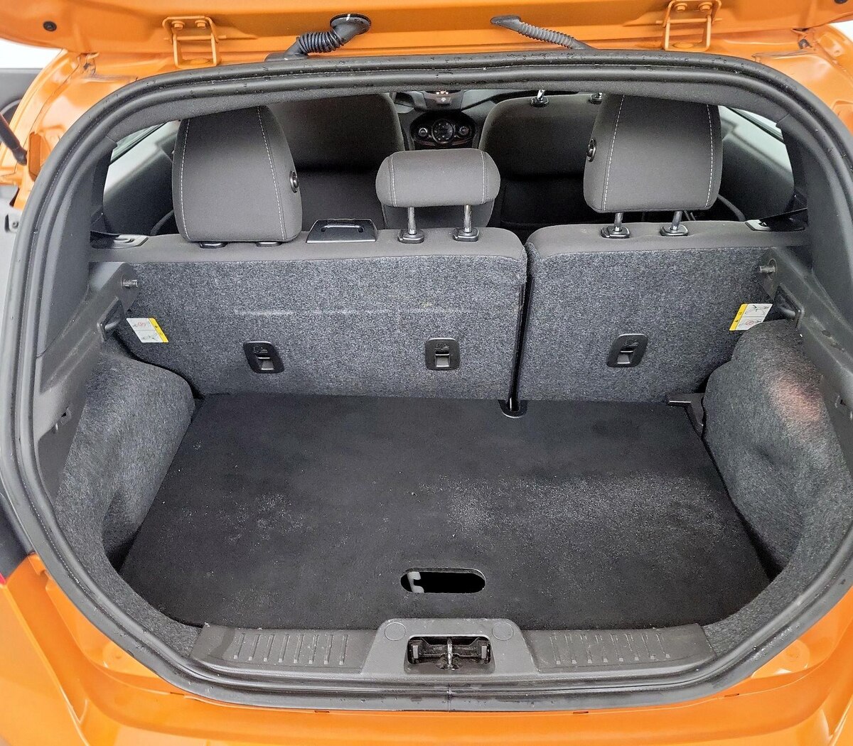 Trunk/Cargo (Seats Up)