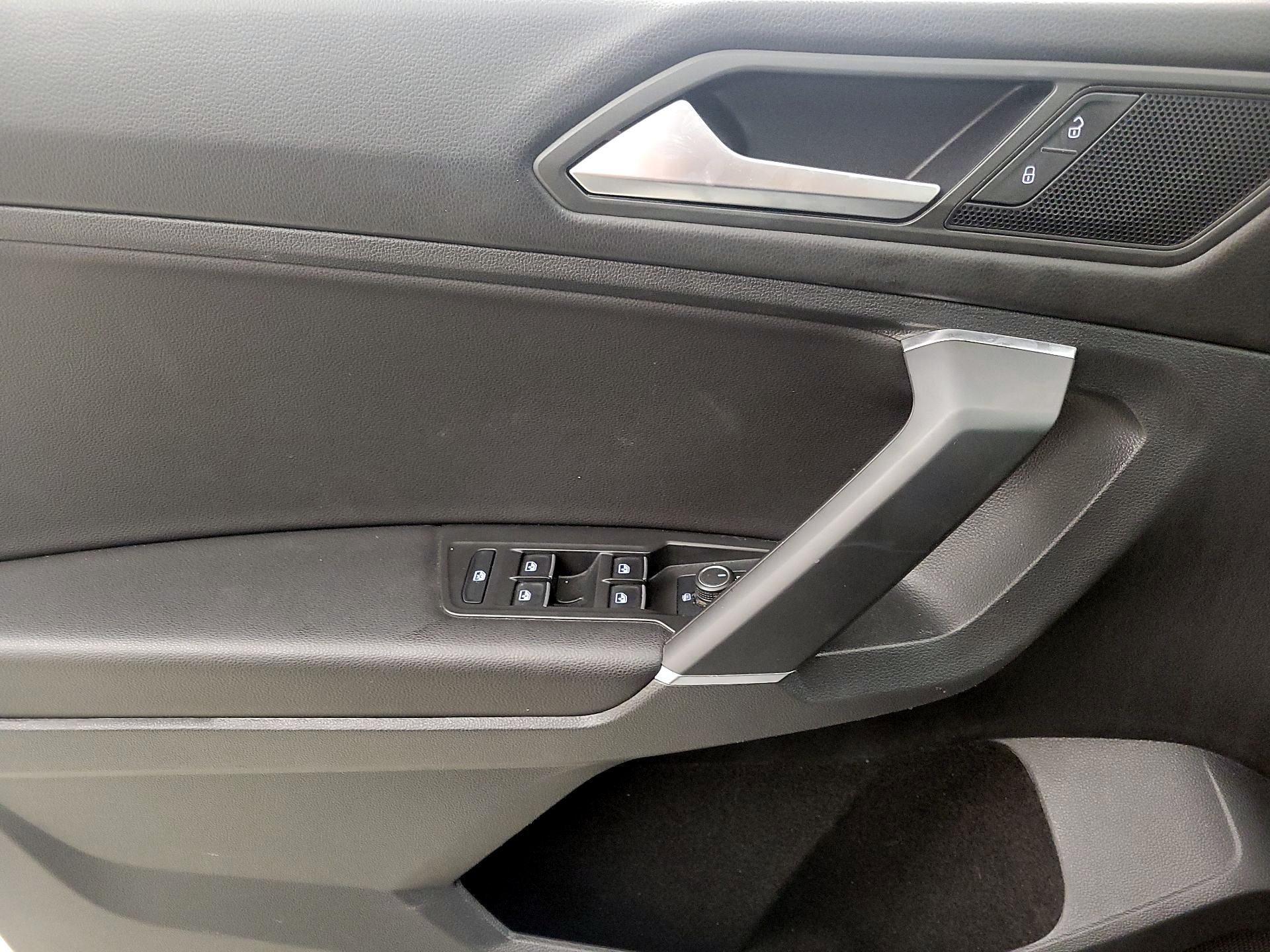 Thumbnail: 2020 Volkswagen Tiguan - 12