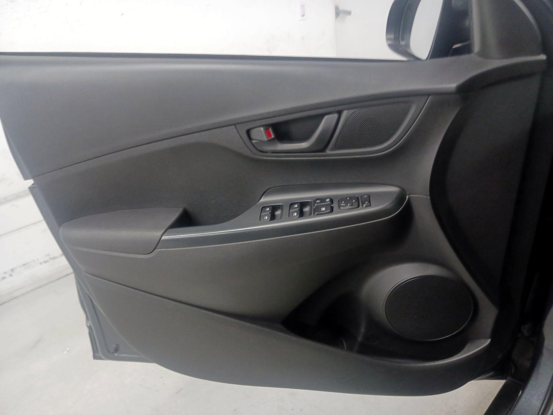 Thumbnail: 2018 Hyundai Kona - 10