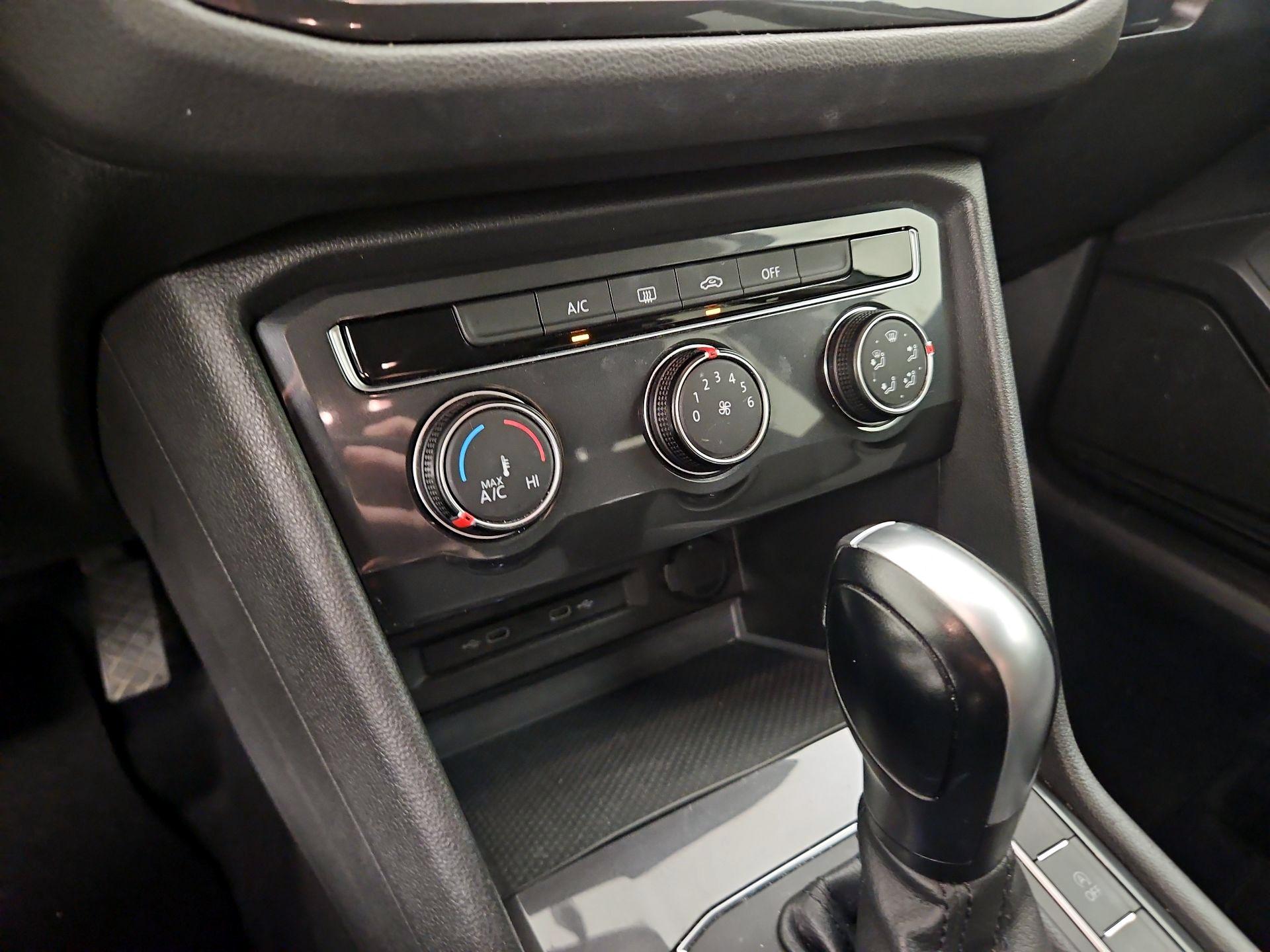 Thumbnail: 2021 Volkswagen Tiguan - 16