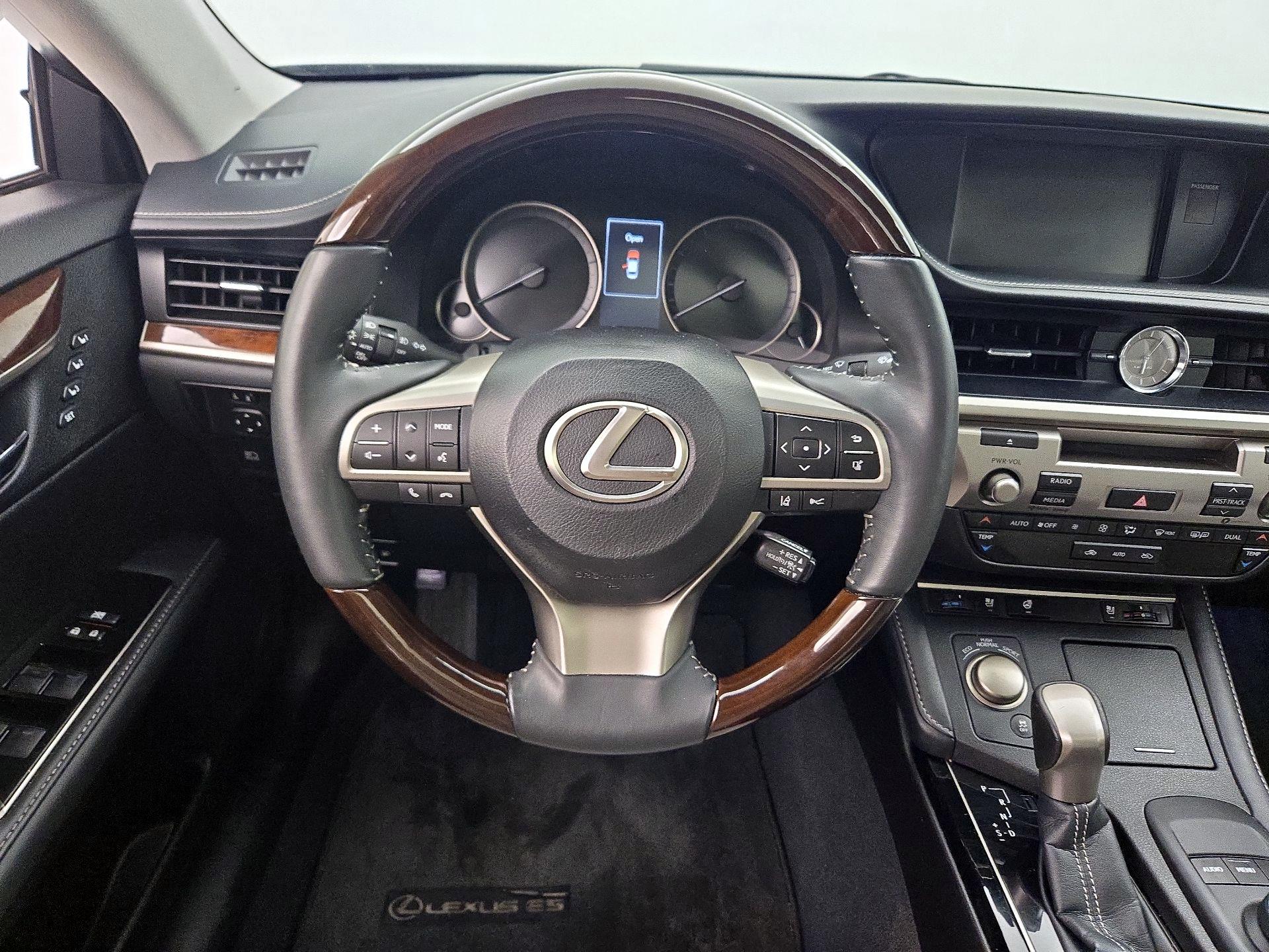 Thumbnail: 2017 Lexus ES - 10
