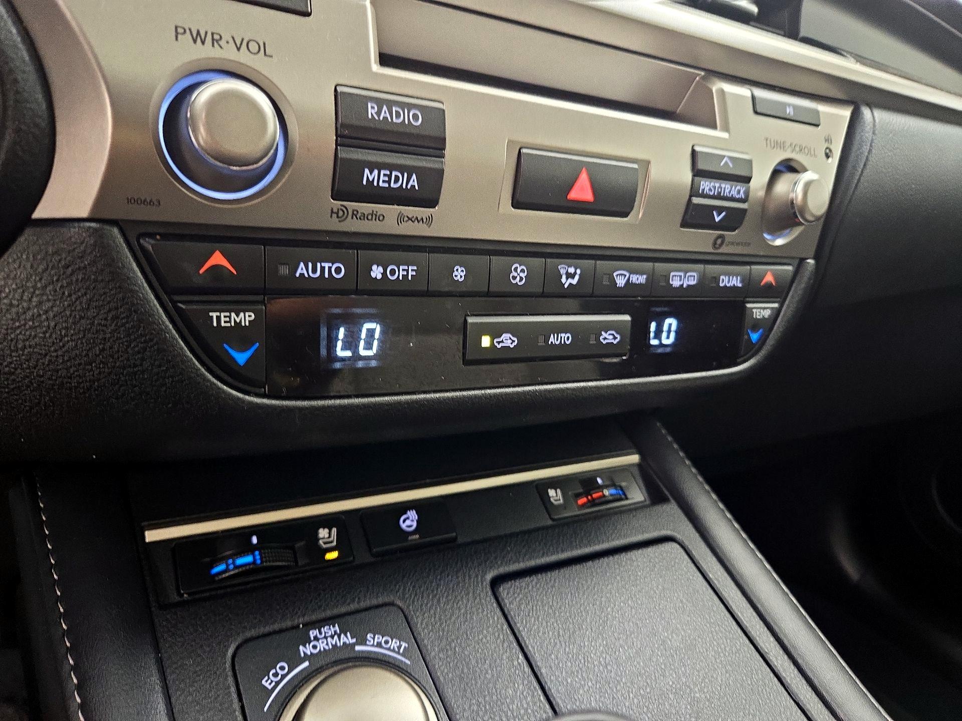 Thumbnail: 2017 Lexus ES - 16