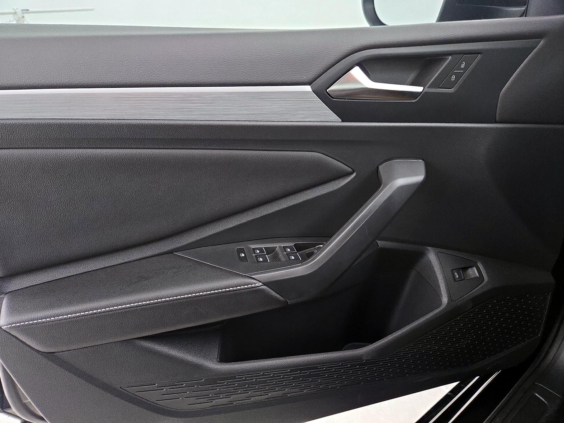 Thumbnail: 2025 Volkswagen Jetta - 12