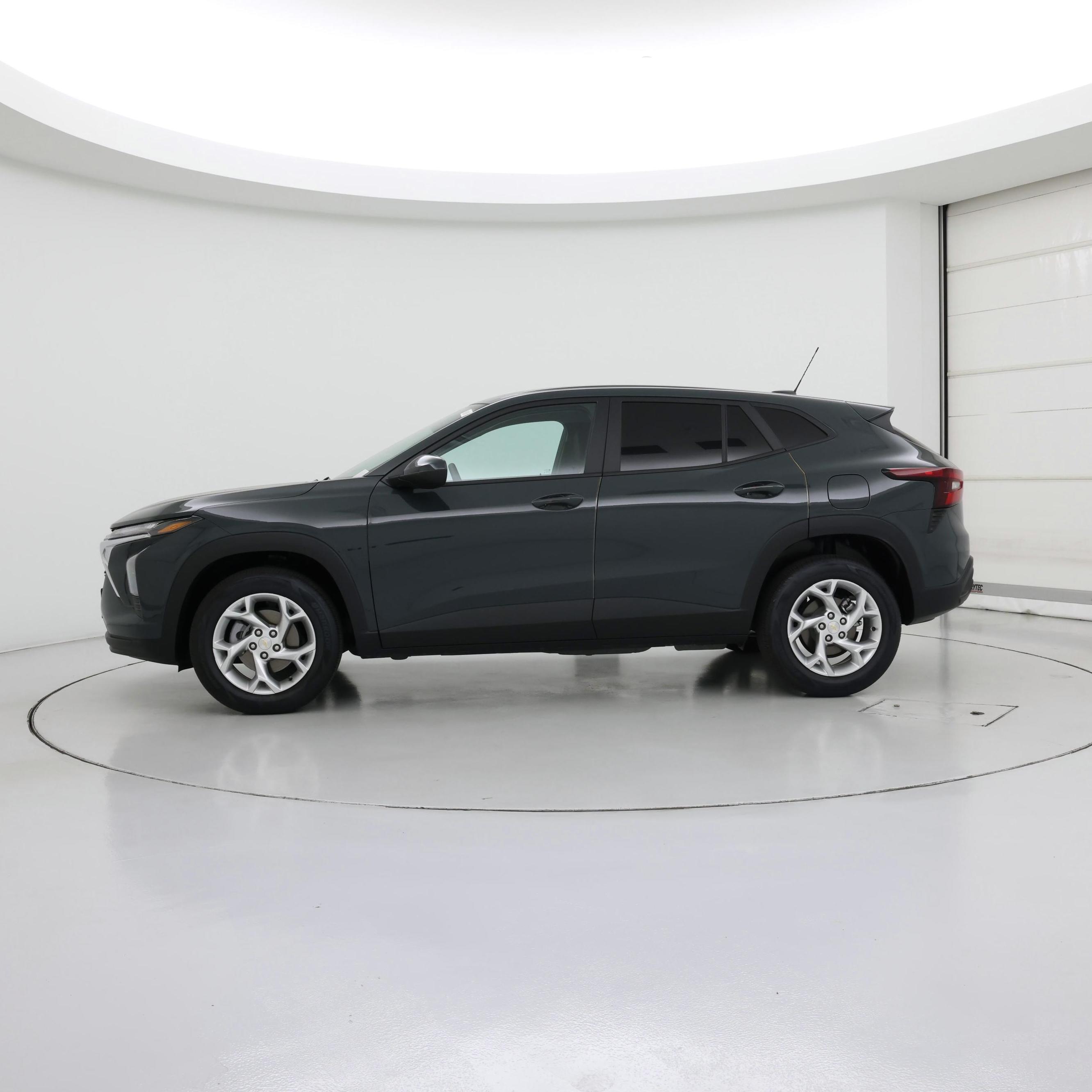 Thumbnail: 2025 Chevrolet Trax - 3